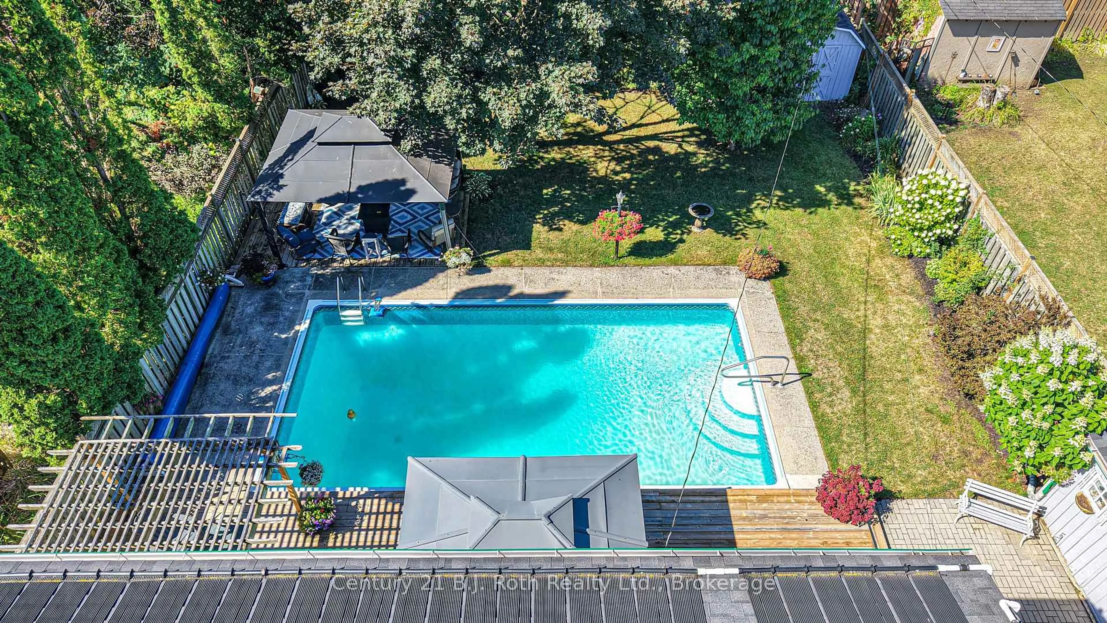 Pool for 215 Park St, Orillia Ontario L3V 5V7