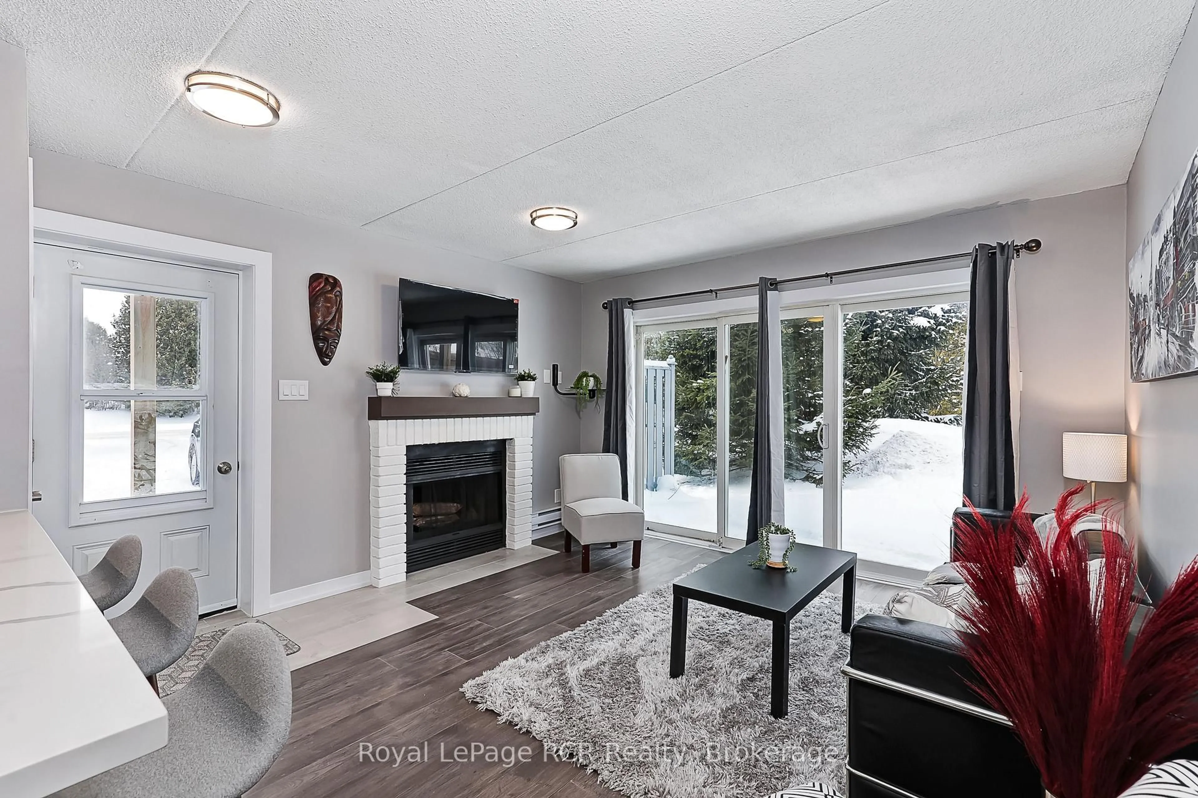 Living room with furniture, wood/laminate floor for 21 Dawson Dr #80, Collingwood Ontario L9Y 5B4