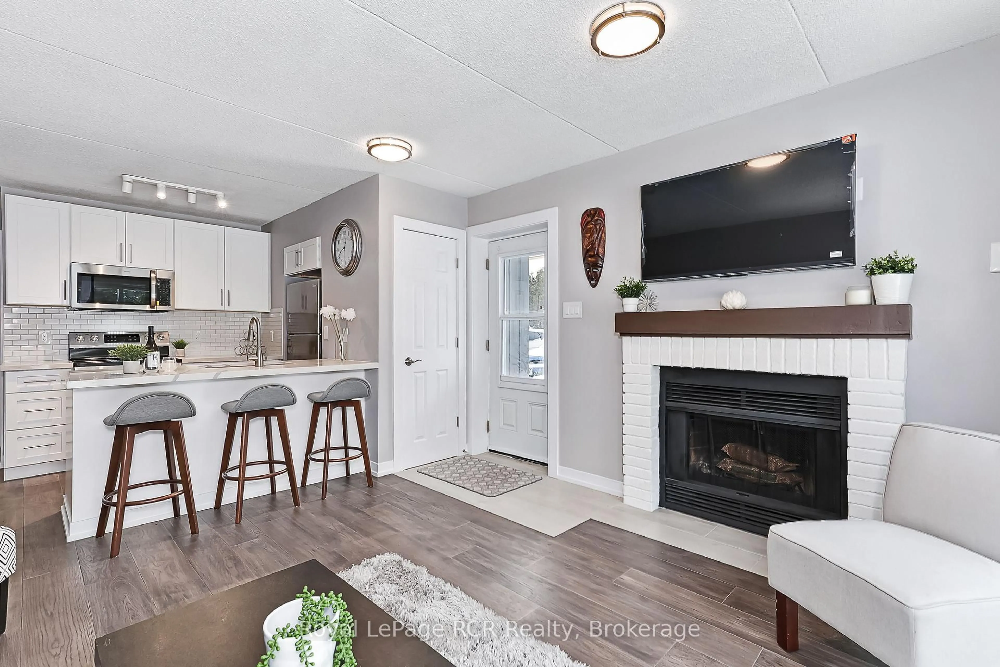 Open concept kitchen, unknown for 21 Dawson Dr #80, Collingwood Ontario L9Y 5B4