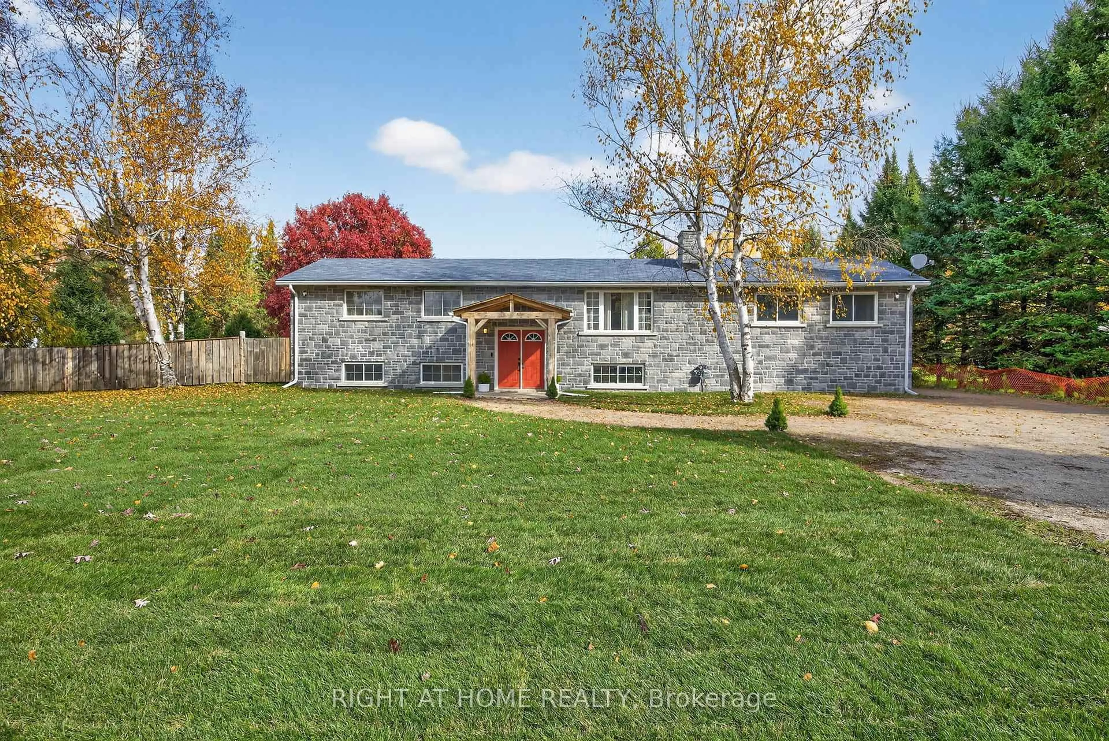 A pic from outside/outdoor area/front of a property/back of a property/a pic from drone, street for 207 SCARLETT Line, Oro-Medonte Ontario L0L 1V0