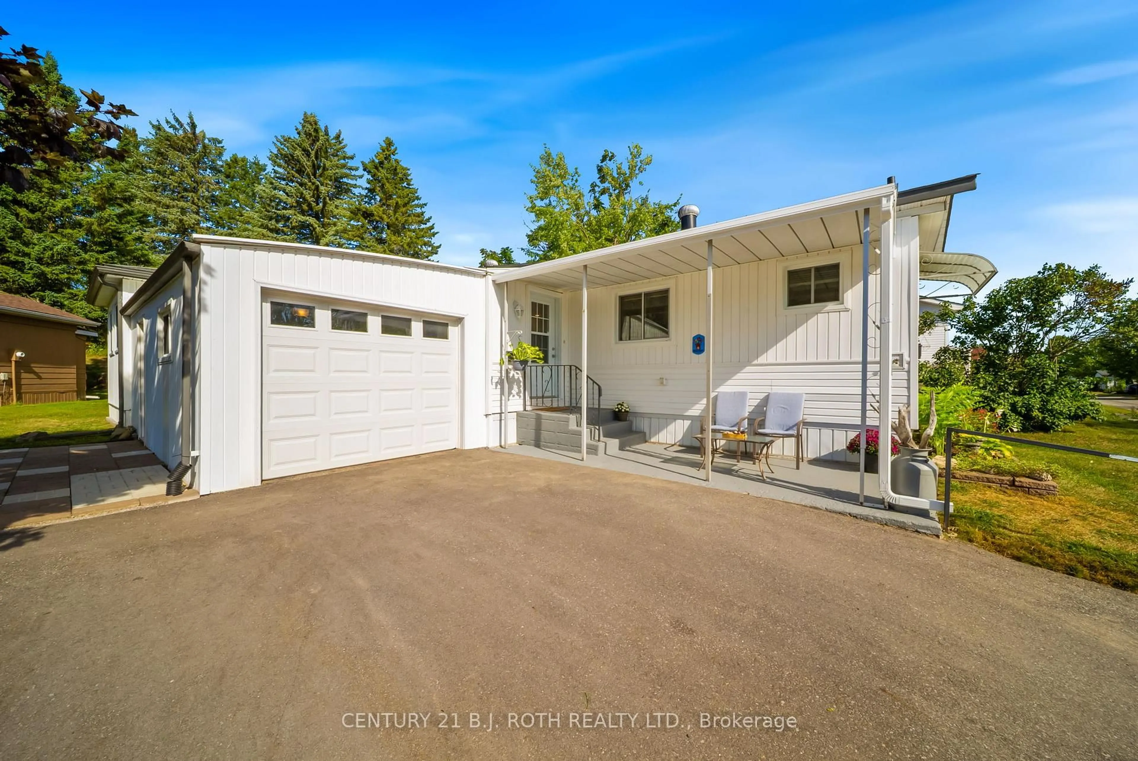 Indoor garage for 66 Cameron Dr, Oro-Medonte Ontario L0L 1T0