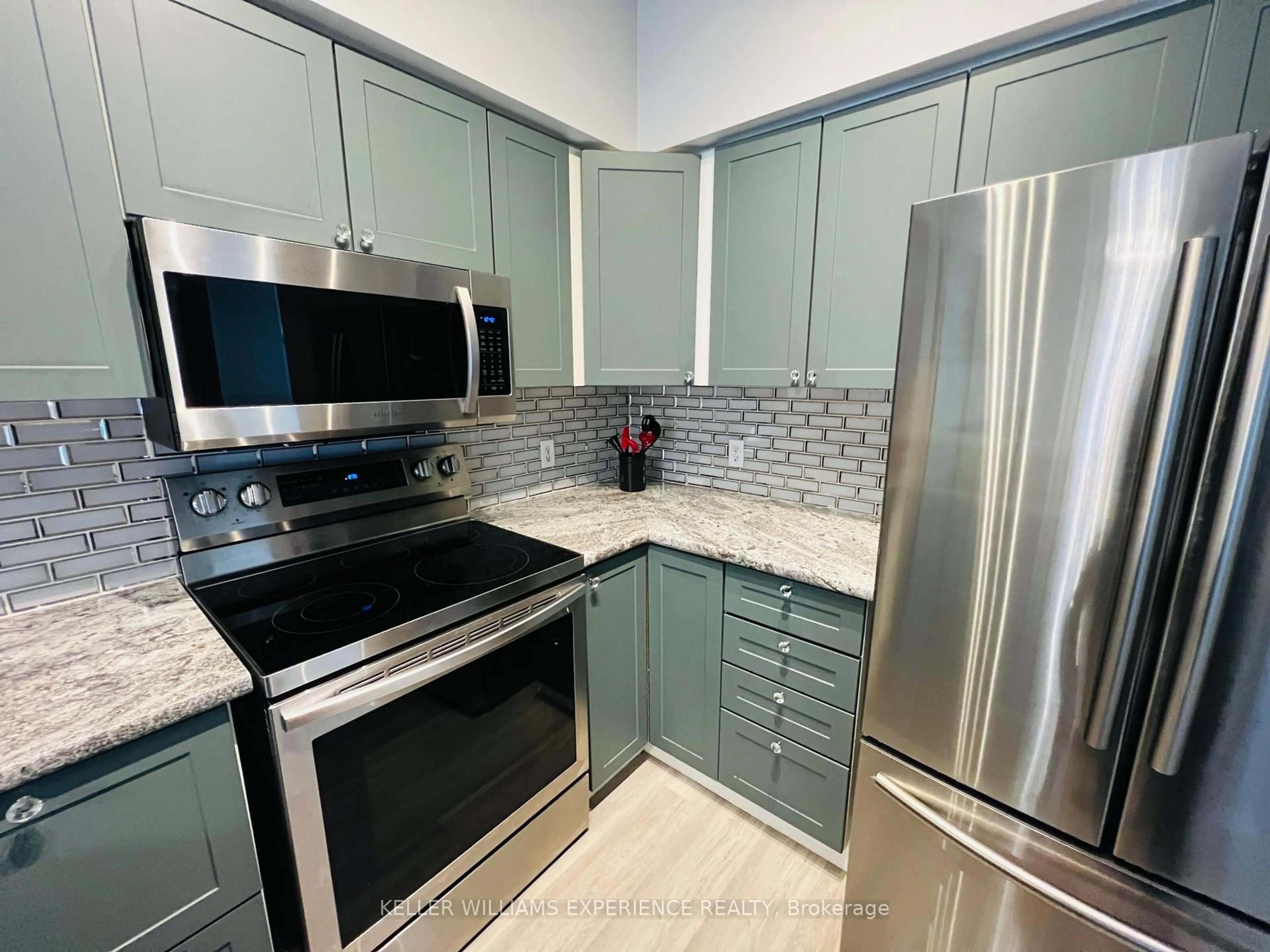 Standard kitchen, ceramic/tile floor for 115 Bond St #101, Orillia Ontario L3V 1J7
