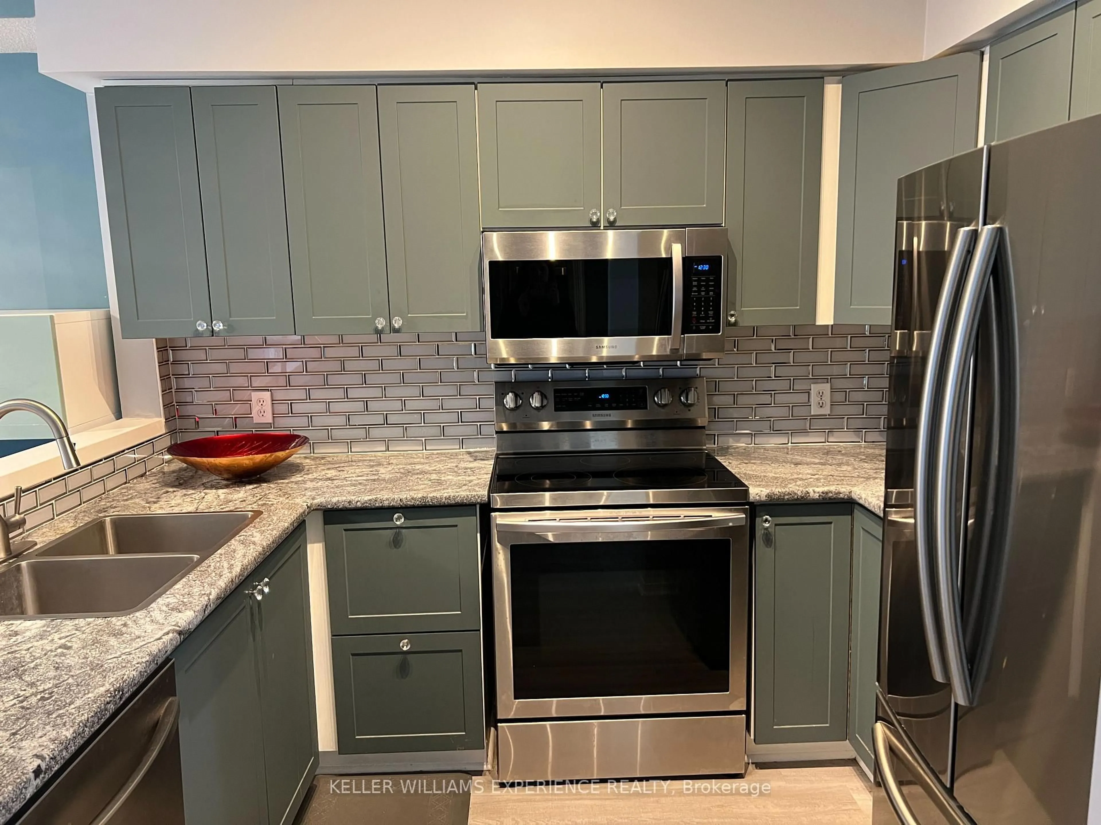 Standard kitchen, ceramic/tile floor for 115 Bond St #101, Orillia Ontario L3V 1J7