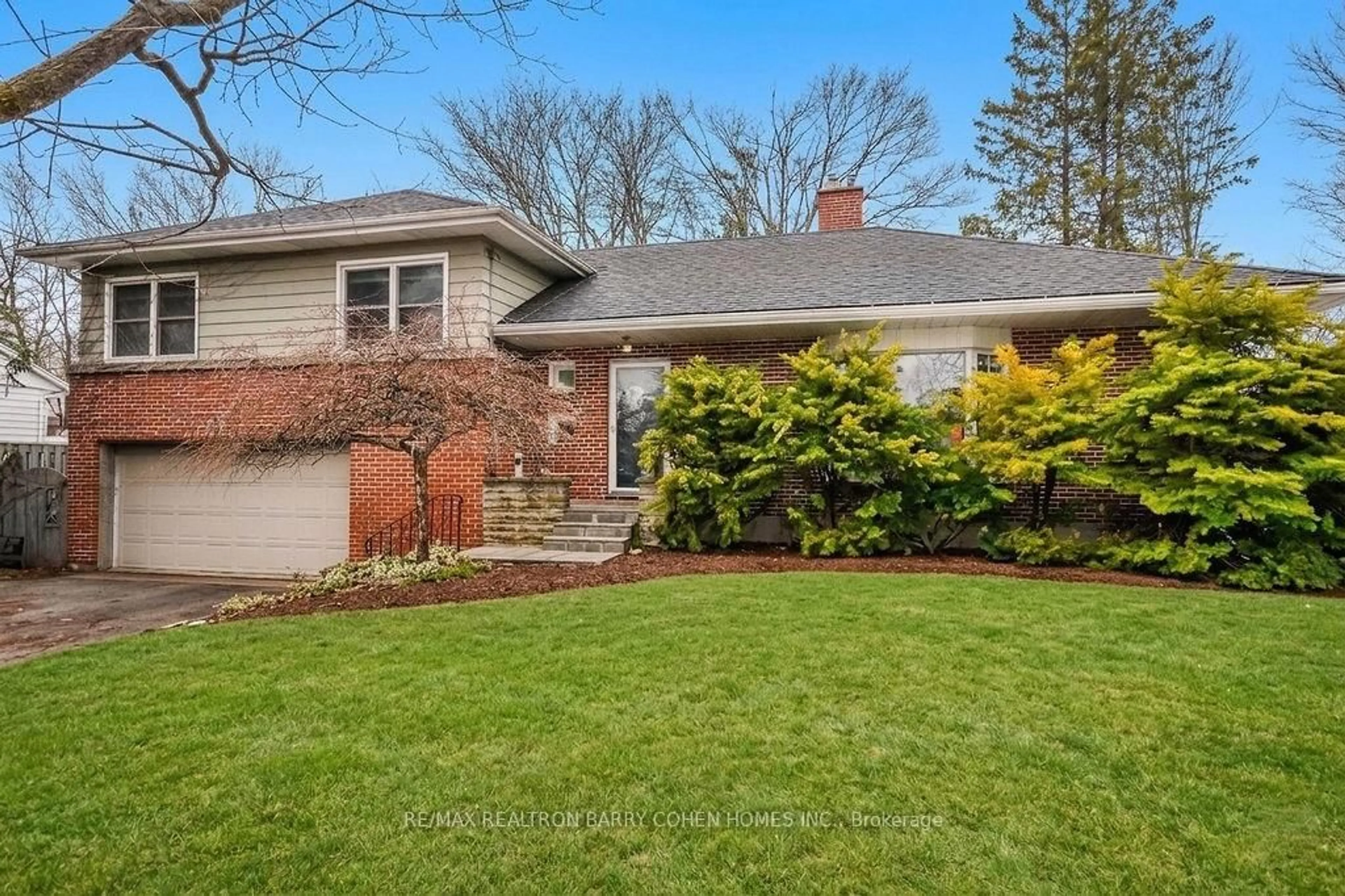 Home with brick exterior material, street for 62 Letitia St, Barrie Ontario L4N 1P1