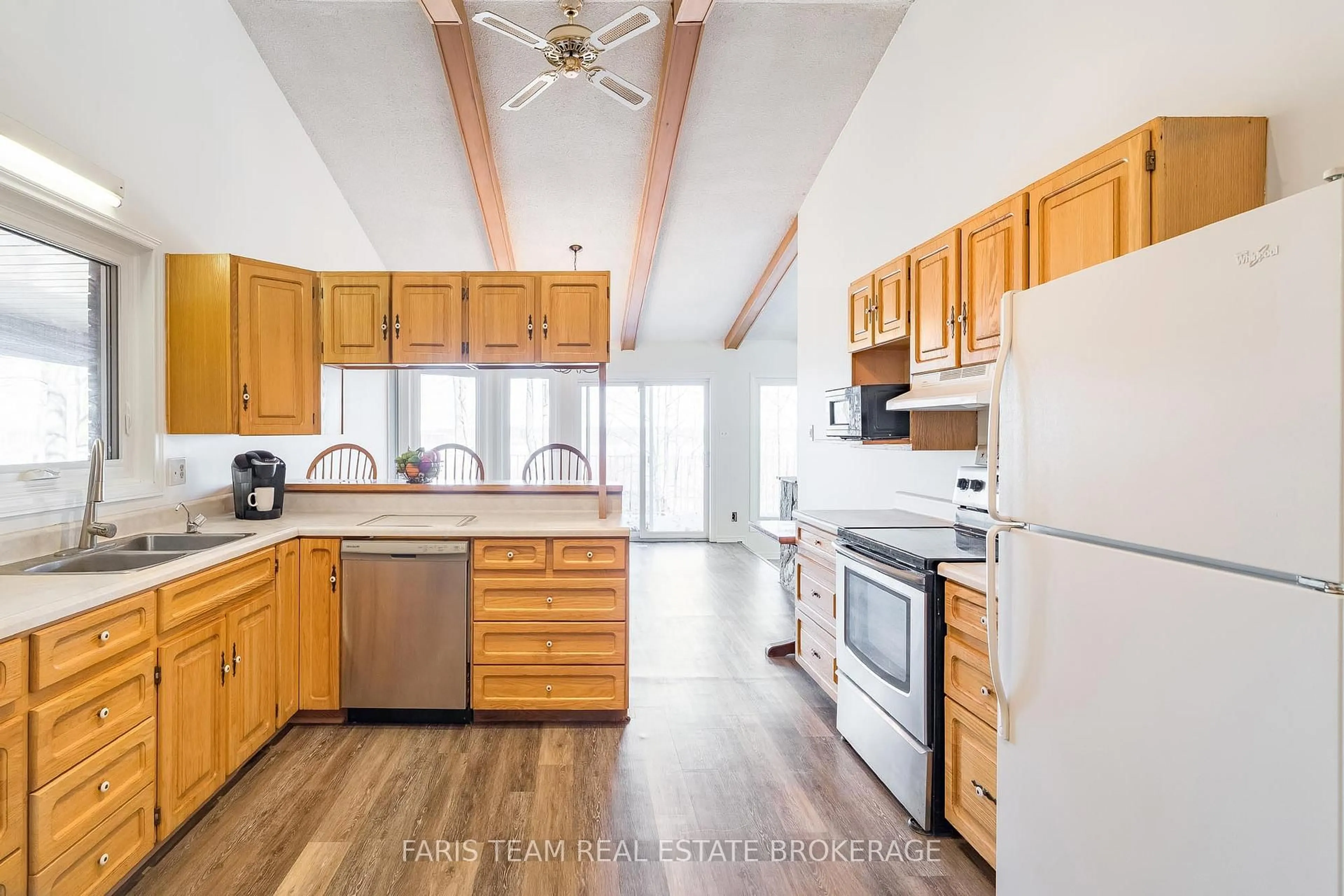 Open concept kitchen, unknown for 62 Woodcrest Rd, Barrie Ontario L4N 2V5