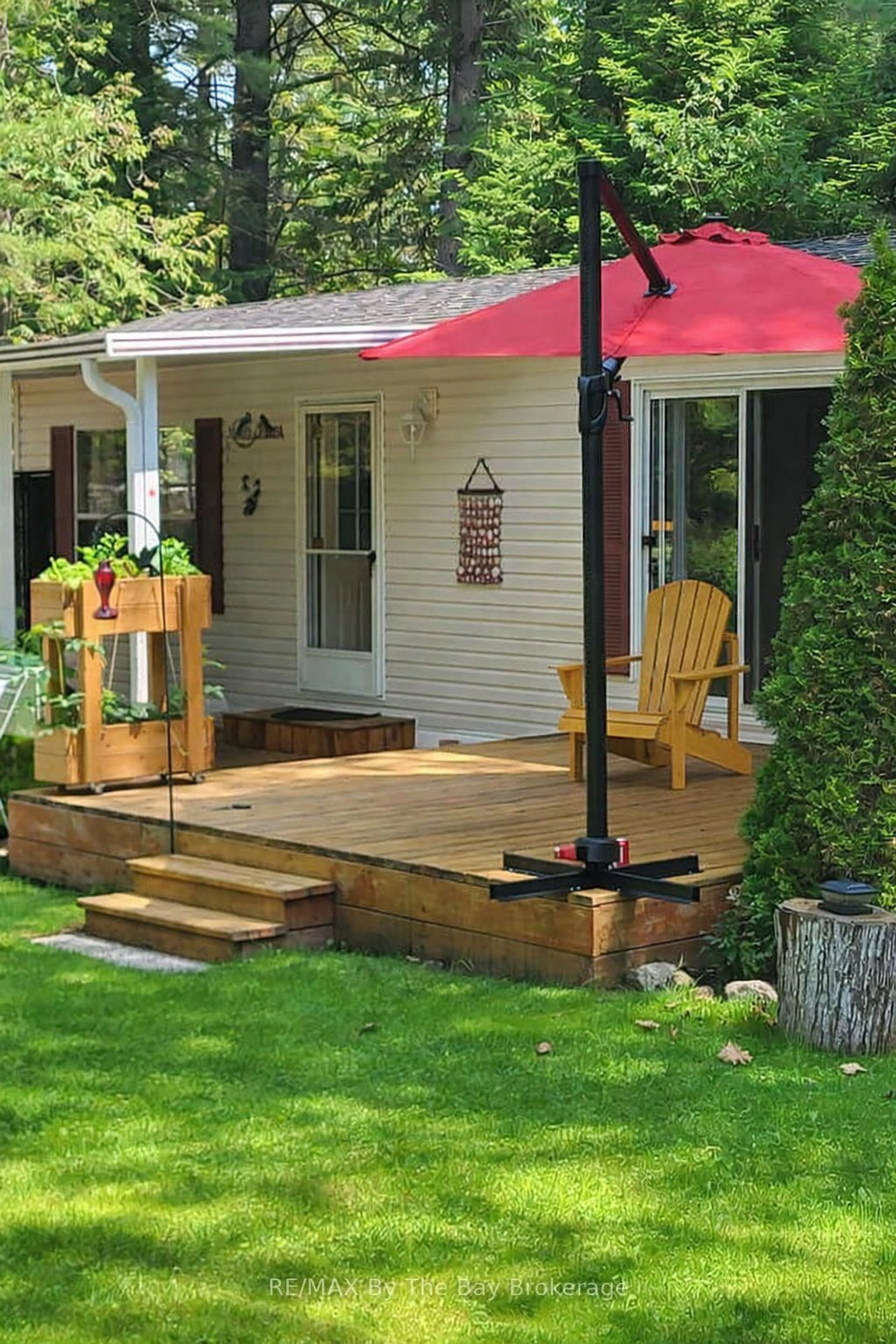 Patio, street for 85 Theme Park Dr #G4, Wasaga Beach Ontario L9Z 1X7