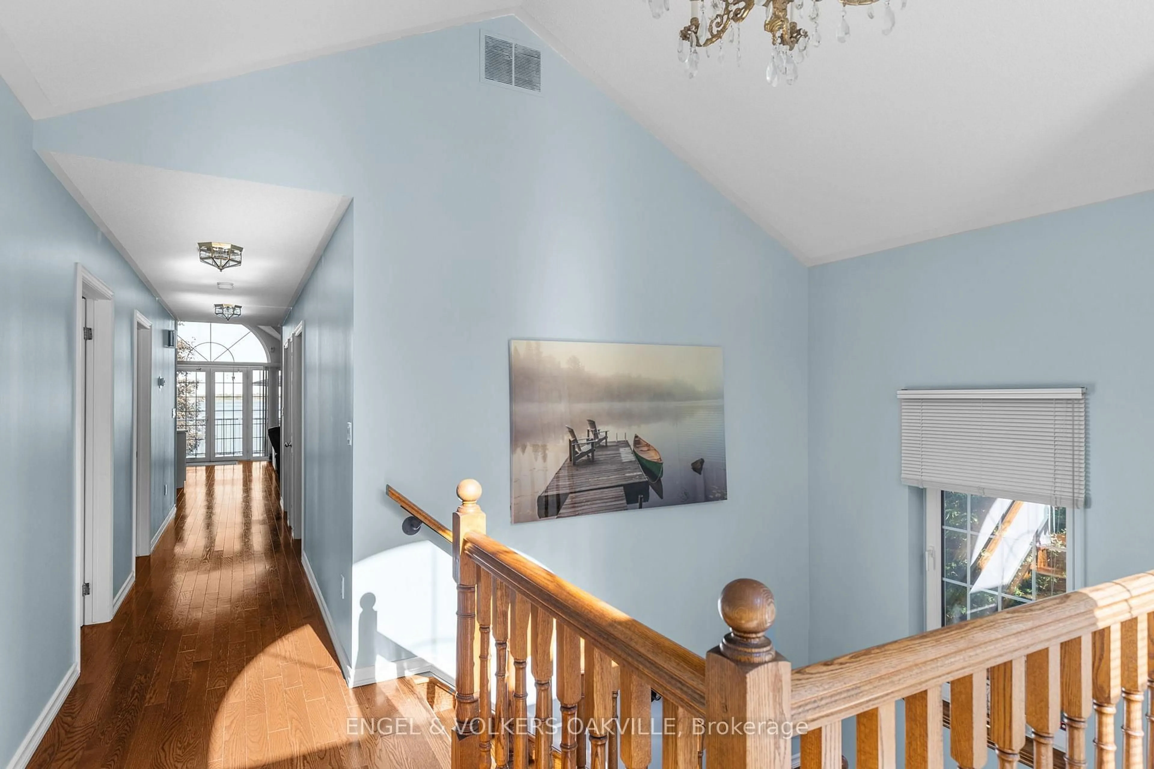 Indoor foyer for 216 Robins Point Rd, Tay Ontario L0K 2A0