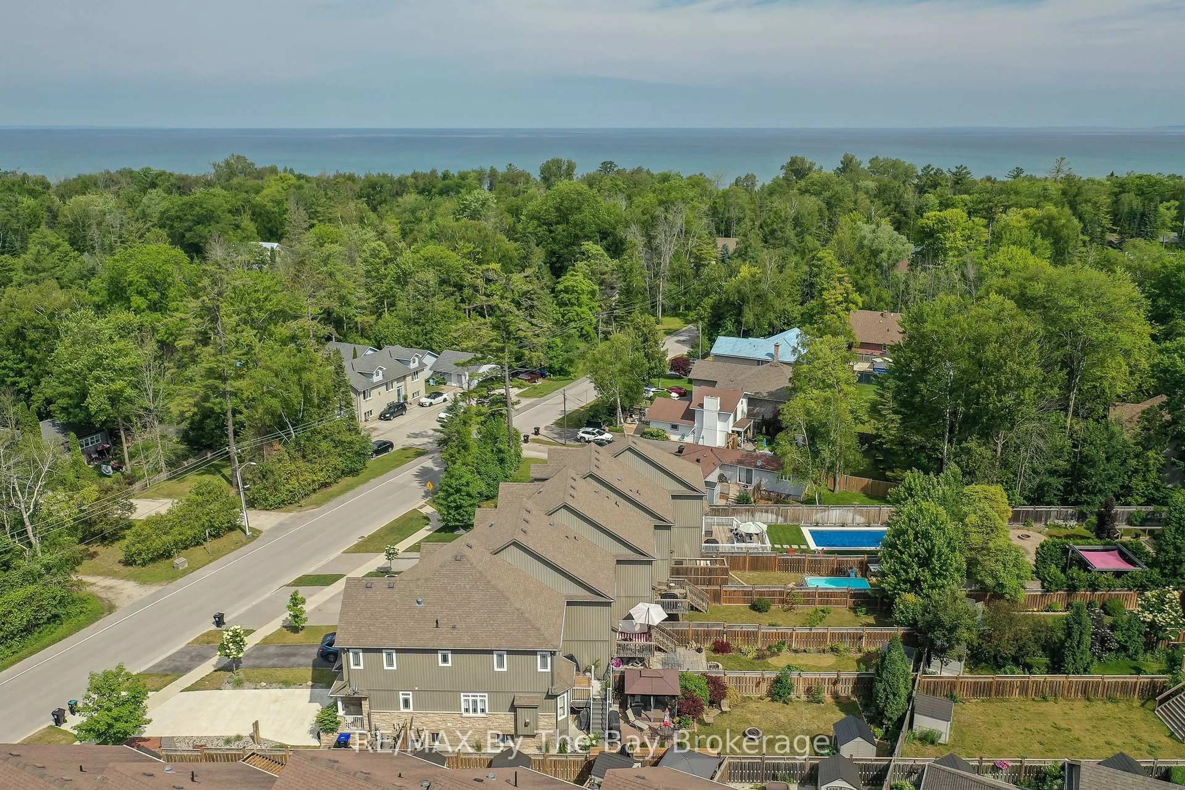 A pic from outside/outdoor area/front of a property/back of a property/a pic from drone, water/lake/river/ocean view for 121 45th St, Wasaga Beach Ontario L9Z 1Z4