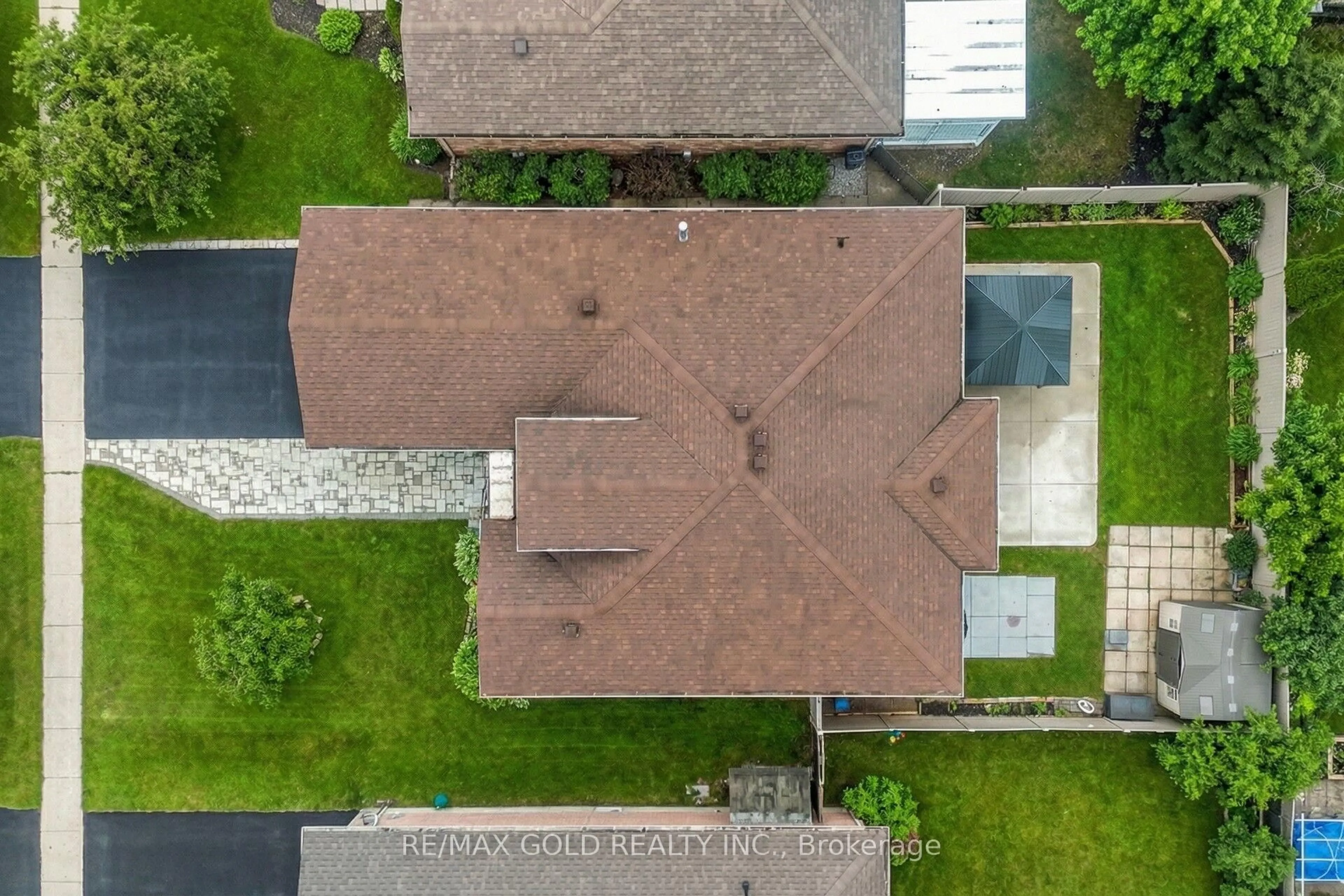 A pic from outside/outdoor area/front of a property/back of a property/a pic from drone, street for 68 Benson Dr, Barrie Ontario L4N 7Y2