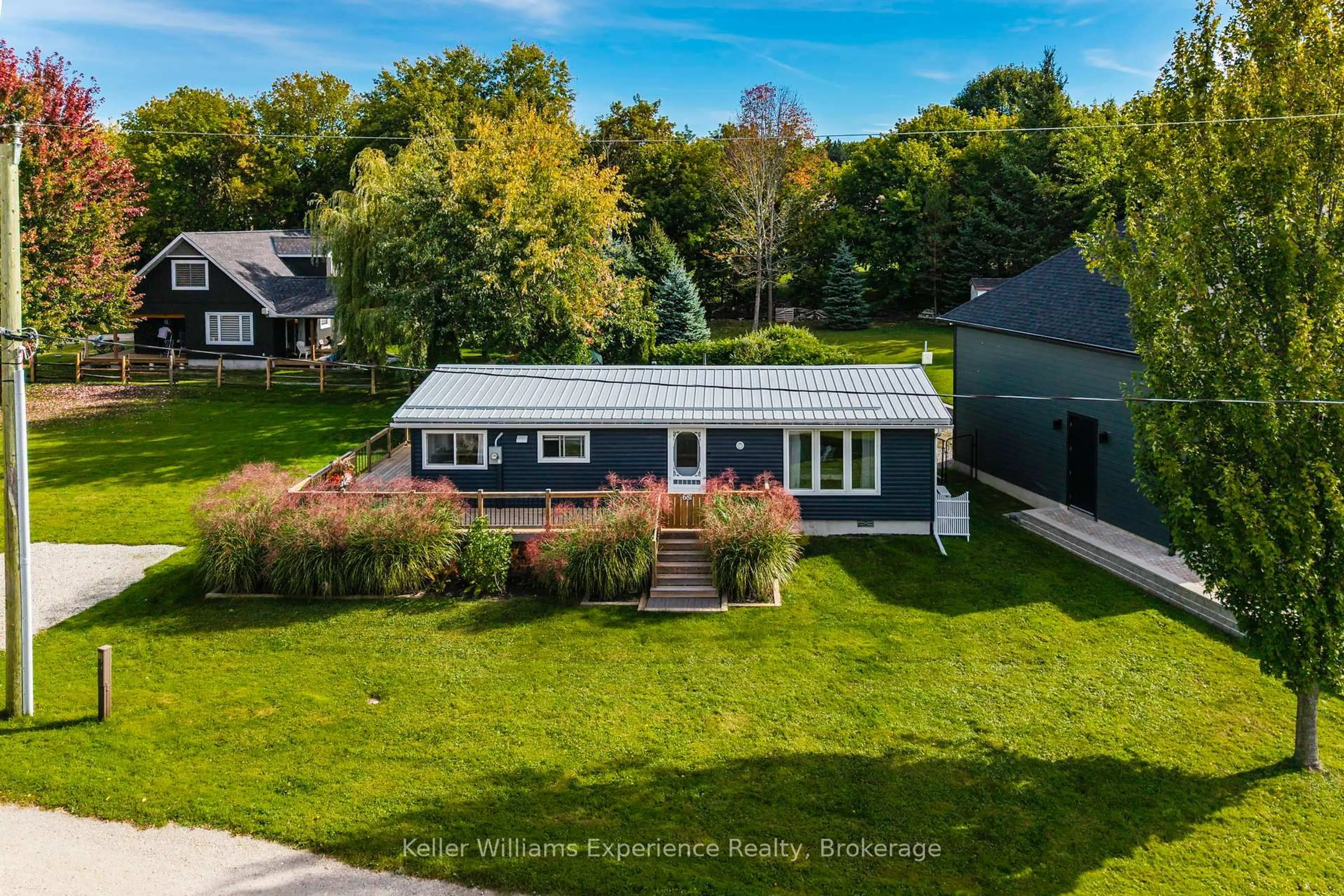 A pic from outside/outdoor area/front of a property/back of a property/a pic from drone, street for 681 McMurtry Rd, Midland Ontario L4R 0B9