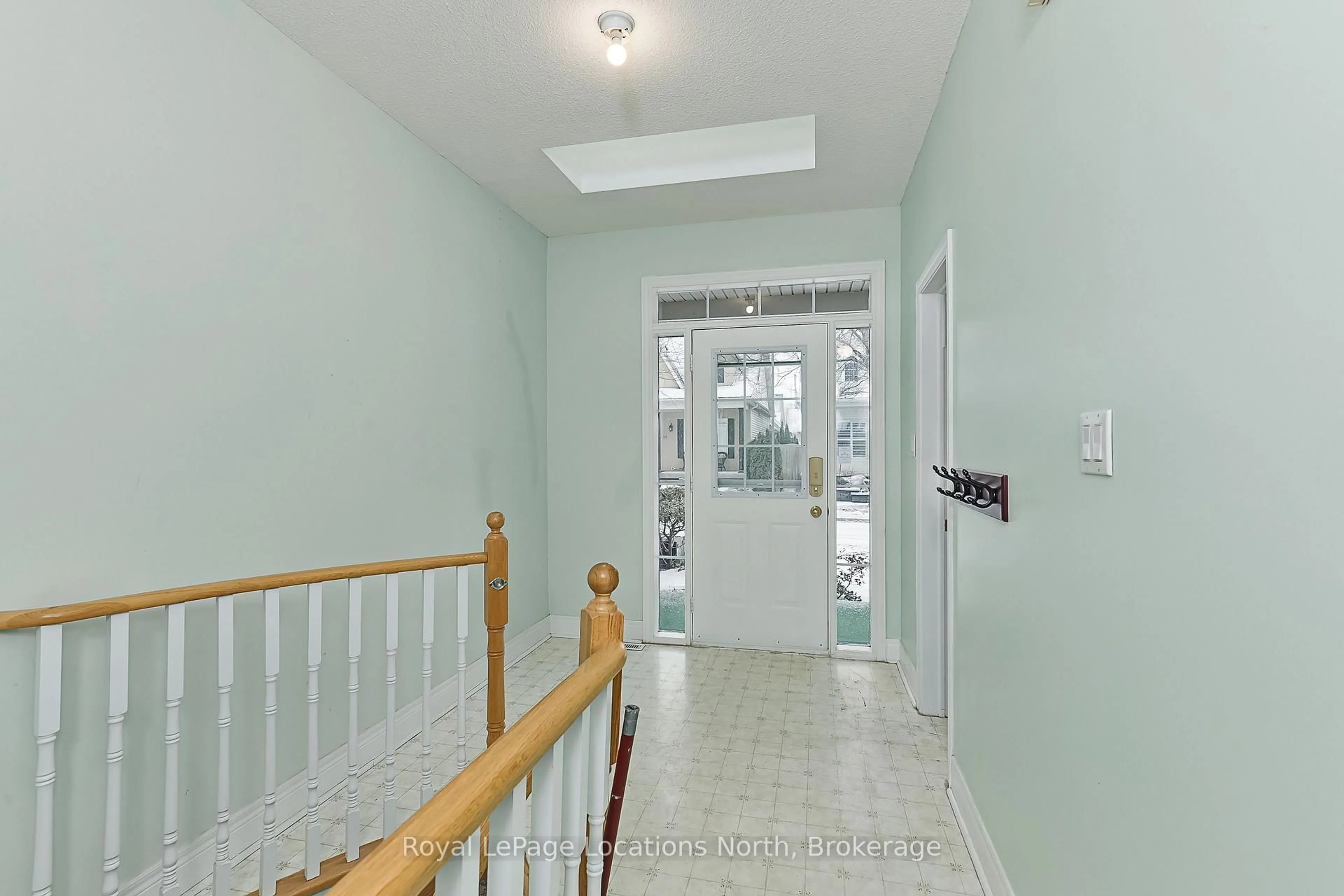 Indoor foyer for 34 Callary Cres, Collingwood Ontario L9Y 4Y1