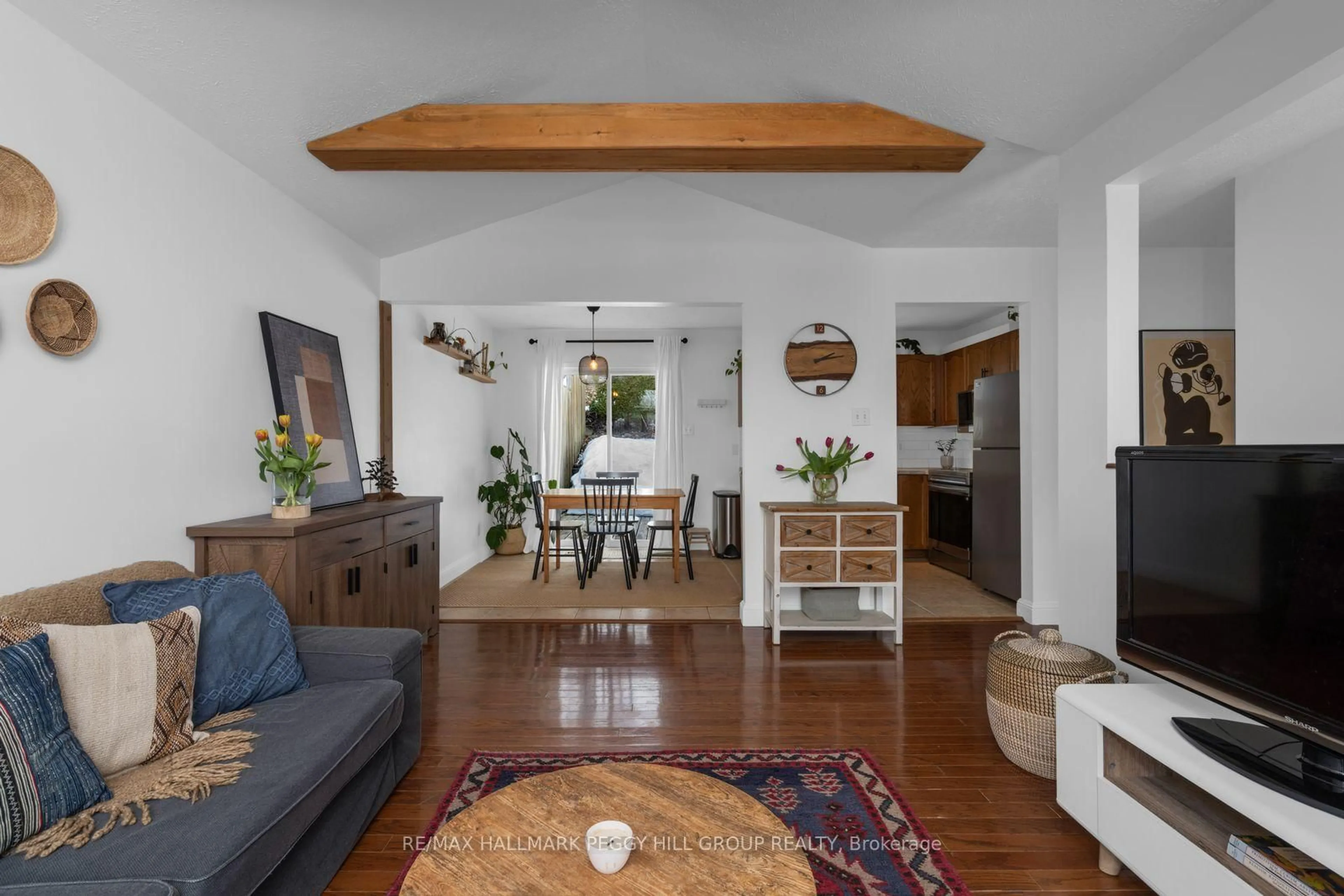 Living room with furniture, unknown for 821 Birchwood Dr, Midland Ontario L4R 4Y3