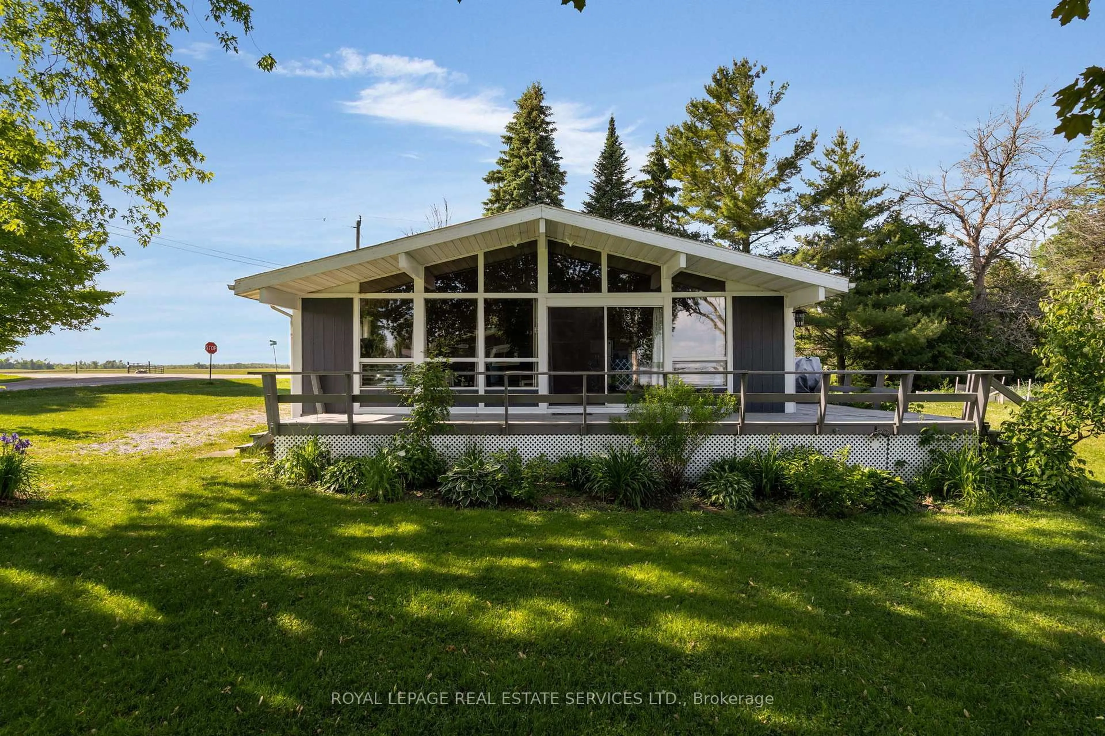 Home with vinyl exterior material, water/lake/river/ocean view for 1129 Concession Road 9, Ramara Ontario L0K 1B0