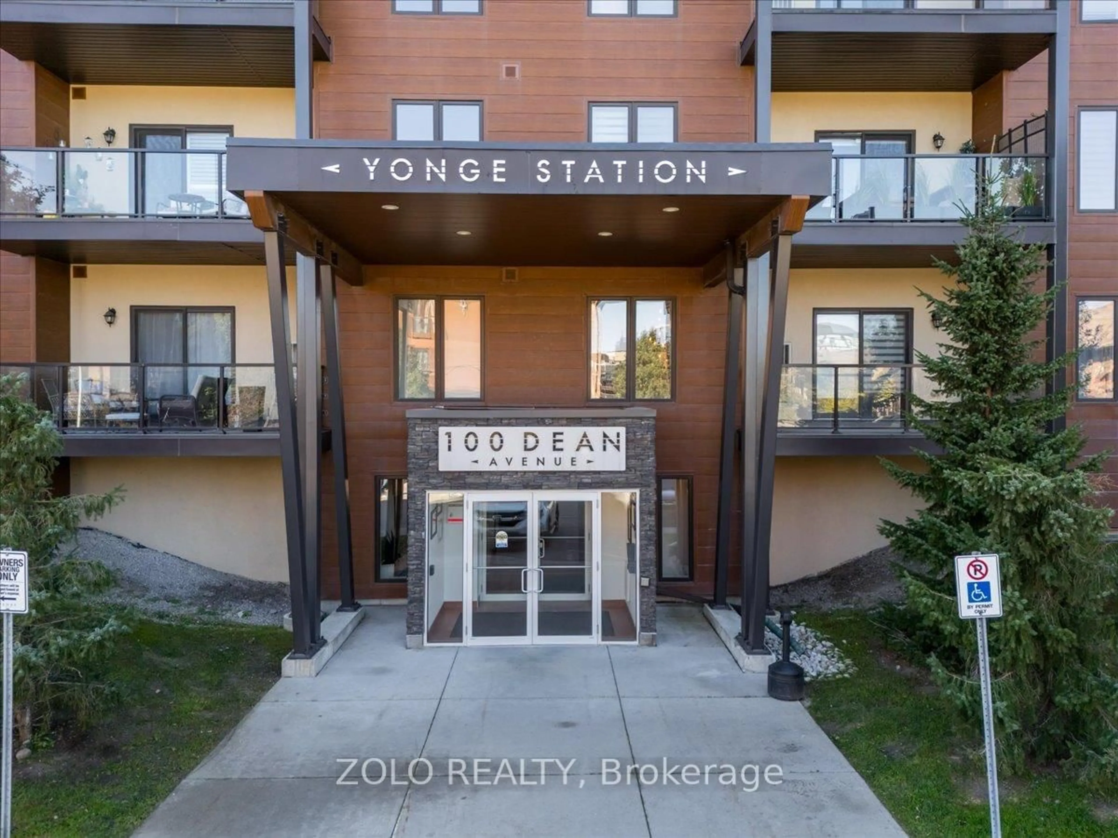 Indoor entryway for 100 Dean Ave #402, Barrie Ontario L9J 0H1