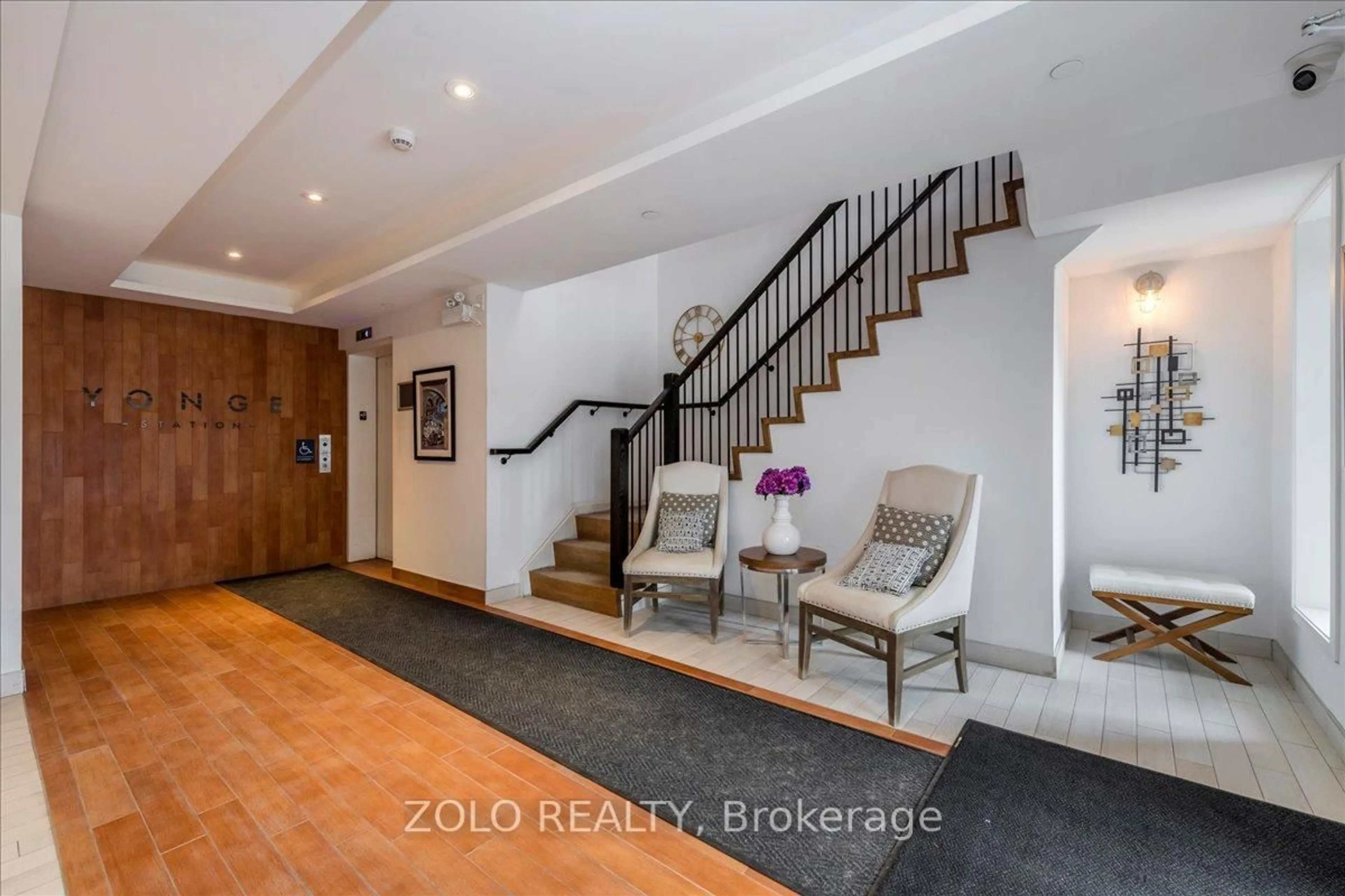 Indoor entryway for 100 Dean Ave #402, Barrie Ontario L9J 0H1