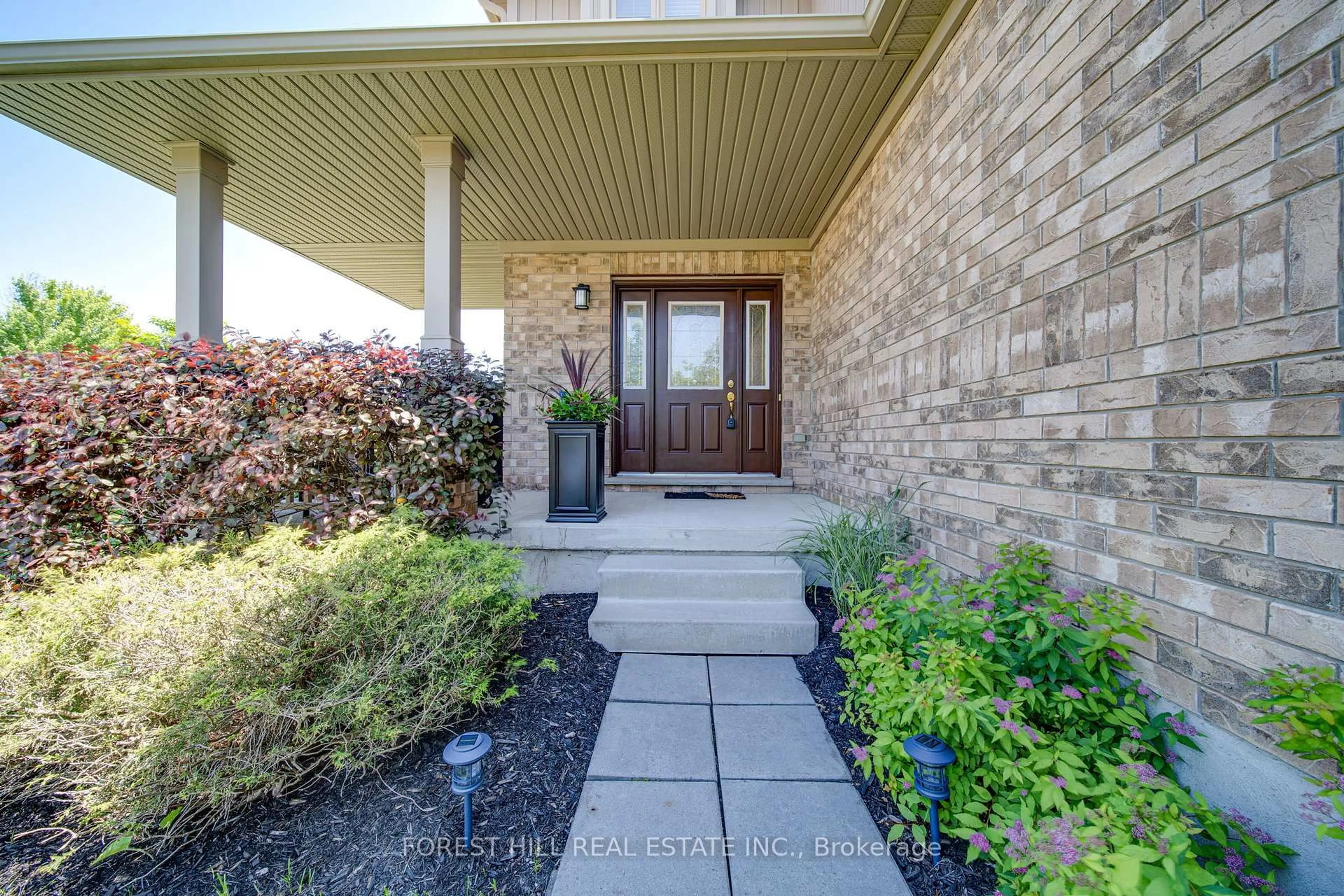 Indoor entryway for 54 Chamberlain Cres, Collingwood Ontario L9Y 0C9