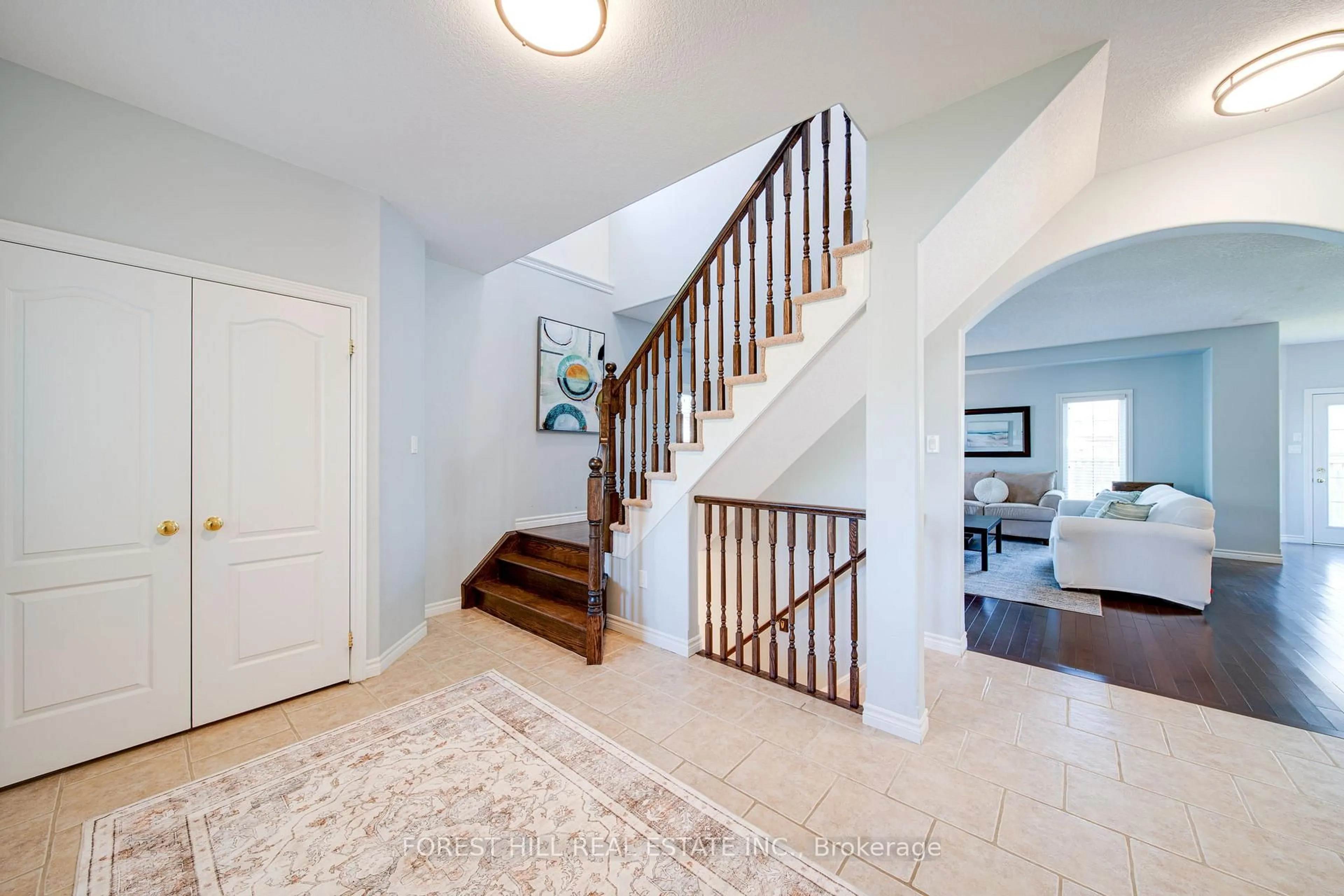 Indoor entryway for 54 Chamberlain Cres, Collingwood Ontario L9Y 0C9