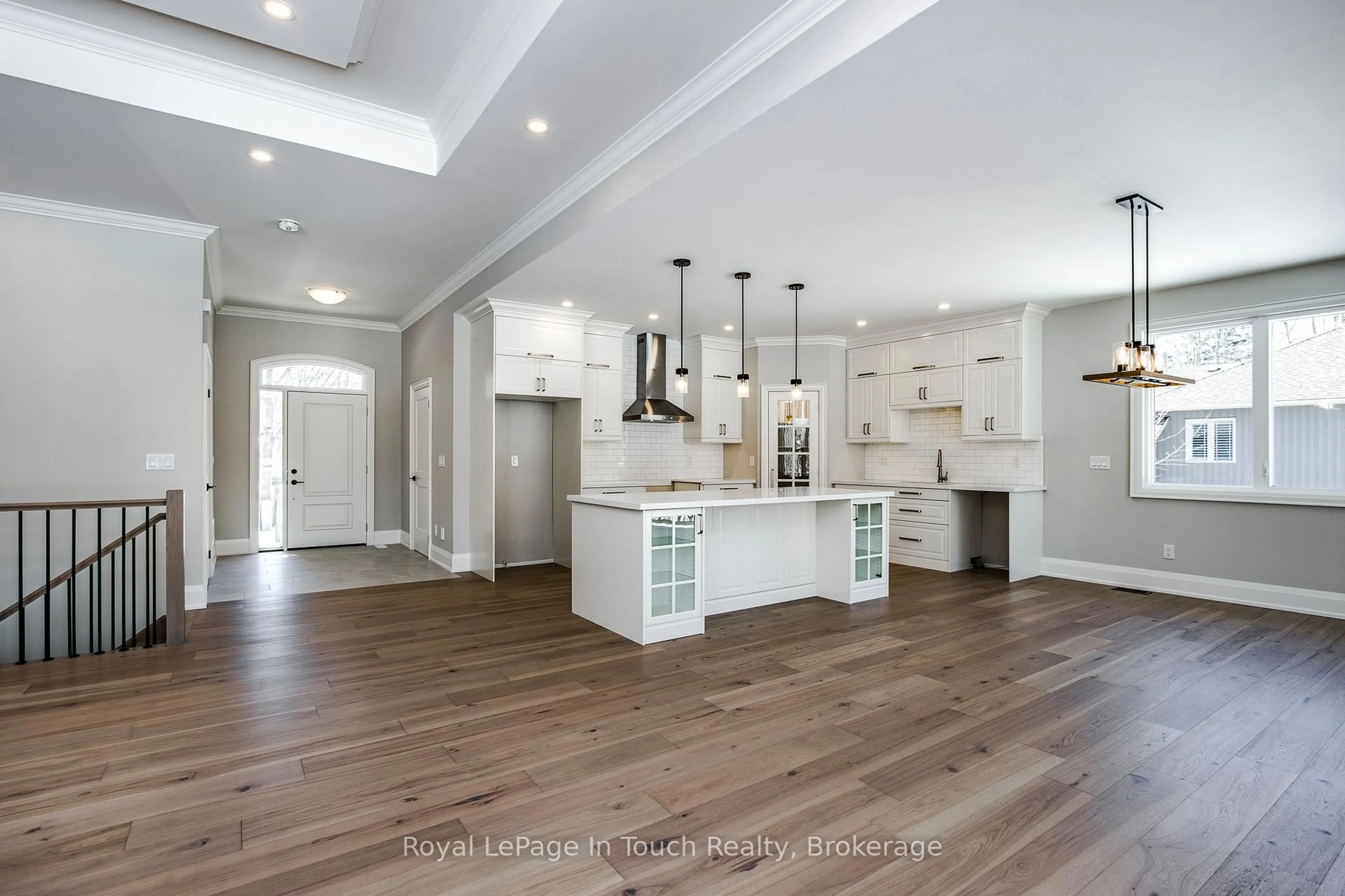 Open concept kitchen, unknown for 125 Tall Pines Dr, Tiny Ontario L9M 0H4