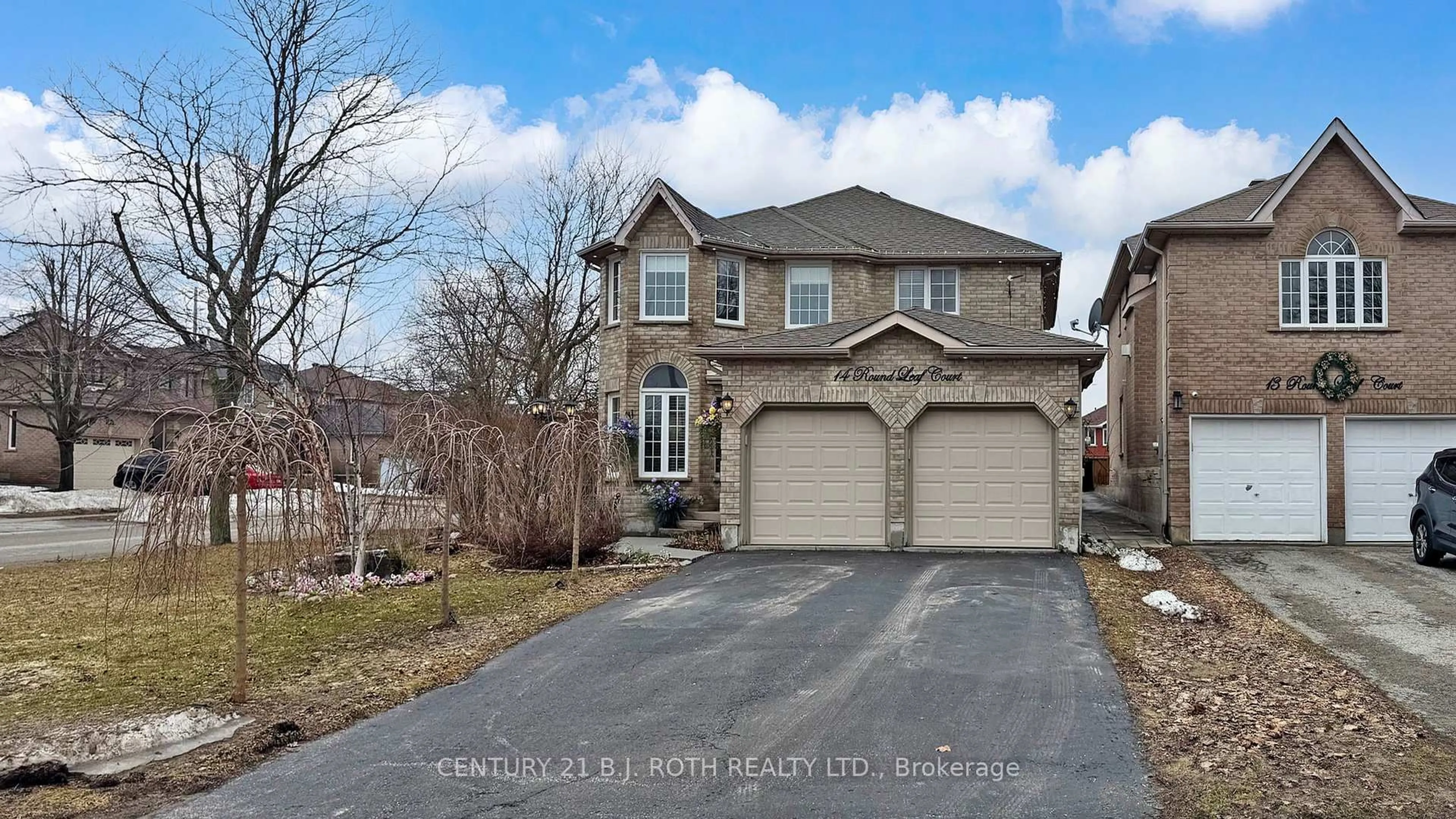 Home with brick exterior material, street for 14 Round Leaf Crt, Barrie Ontario L4N 9N3