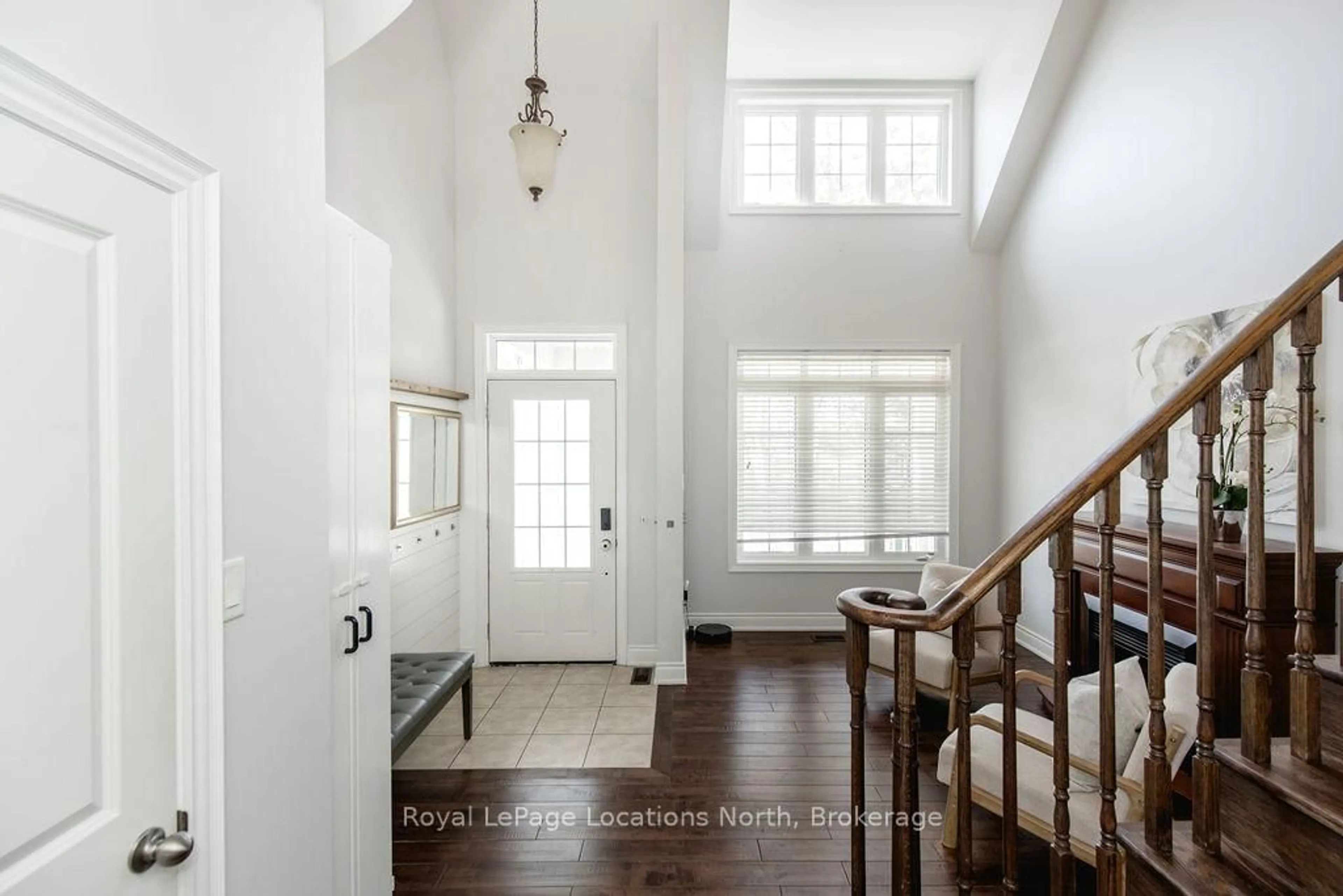 Indoor entryway for 11 CHRISTY Dr, Wasaga Beach Ontario L9Z 1S7