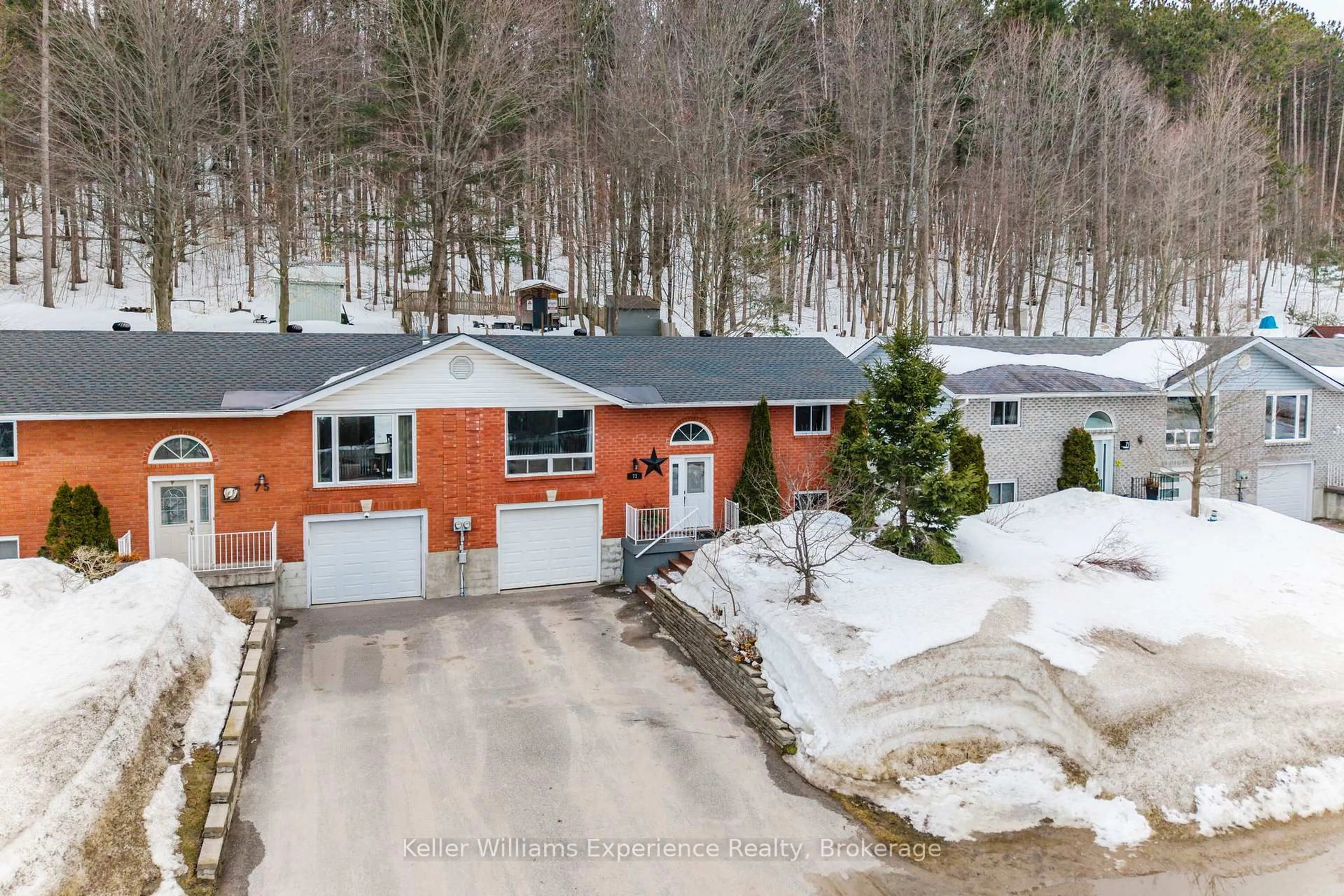 A pic from outside/outdoor area/front of a property/back of a property/a pic from drone, unknown for 73 Therrien Crt, Penetanguishene Ontario L9M 1P6