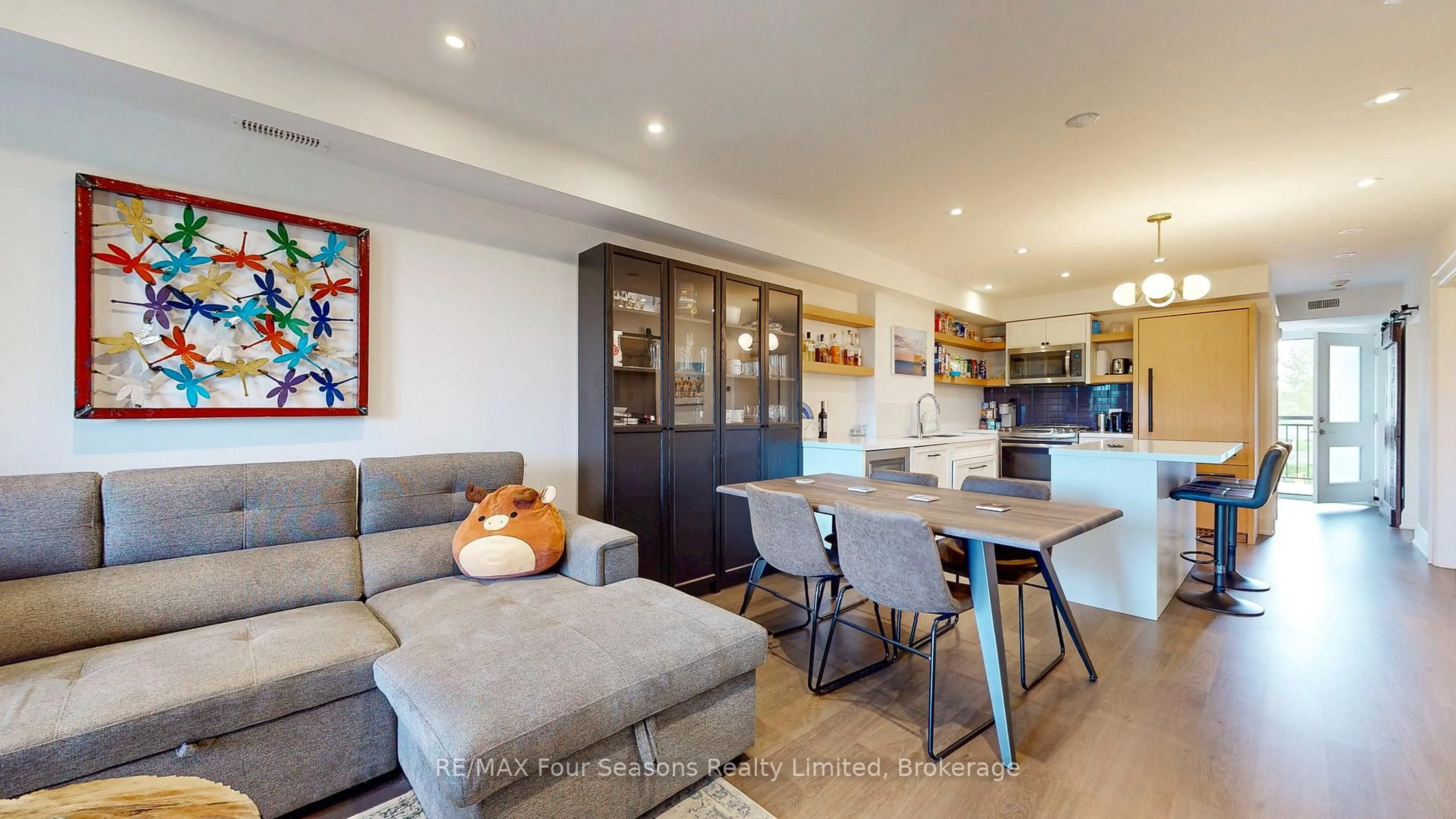 Open concept kitchen, wood/laminate floor for 6 Anchorage Cres #203, Collingwood Ontario L9Y 0Y6