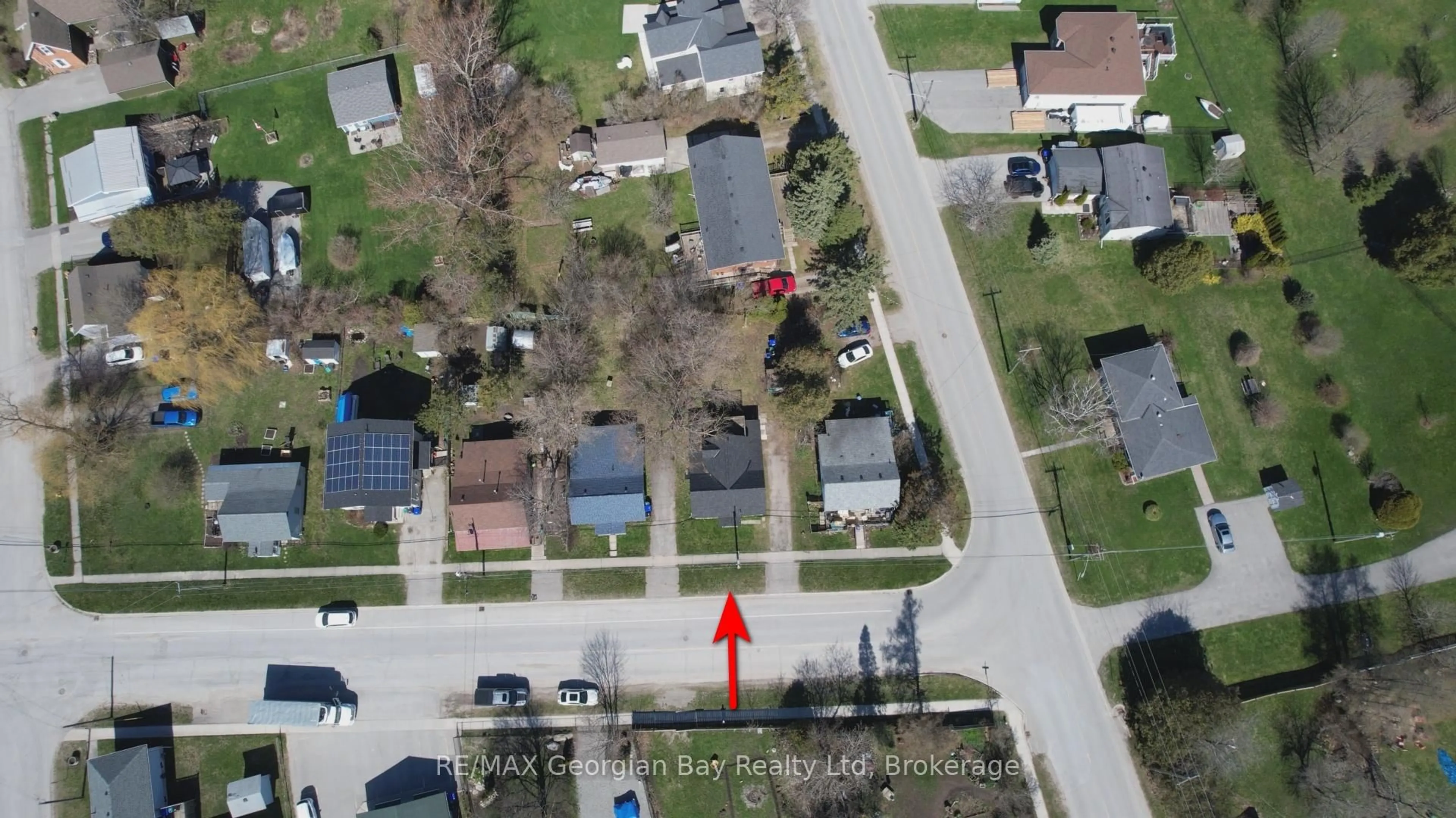 A pic from outside/outdoor area/front of a property/back of a property/a pic from drone, street for 106 WILLIAM St, Tay Ontario L0K 2A0