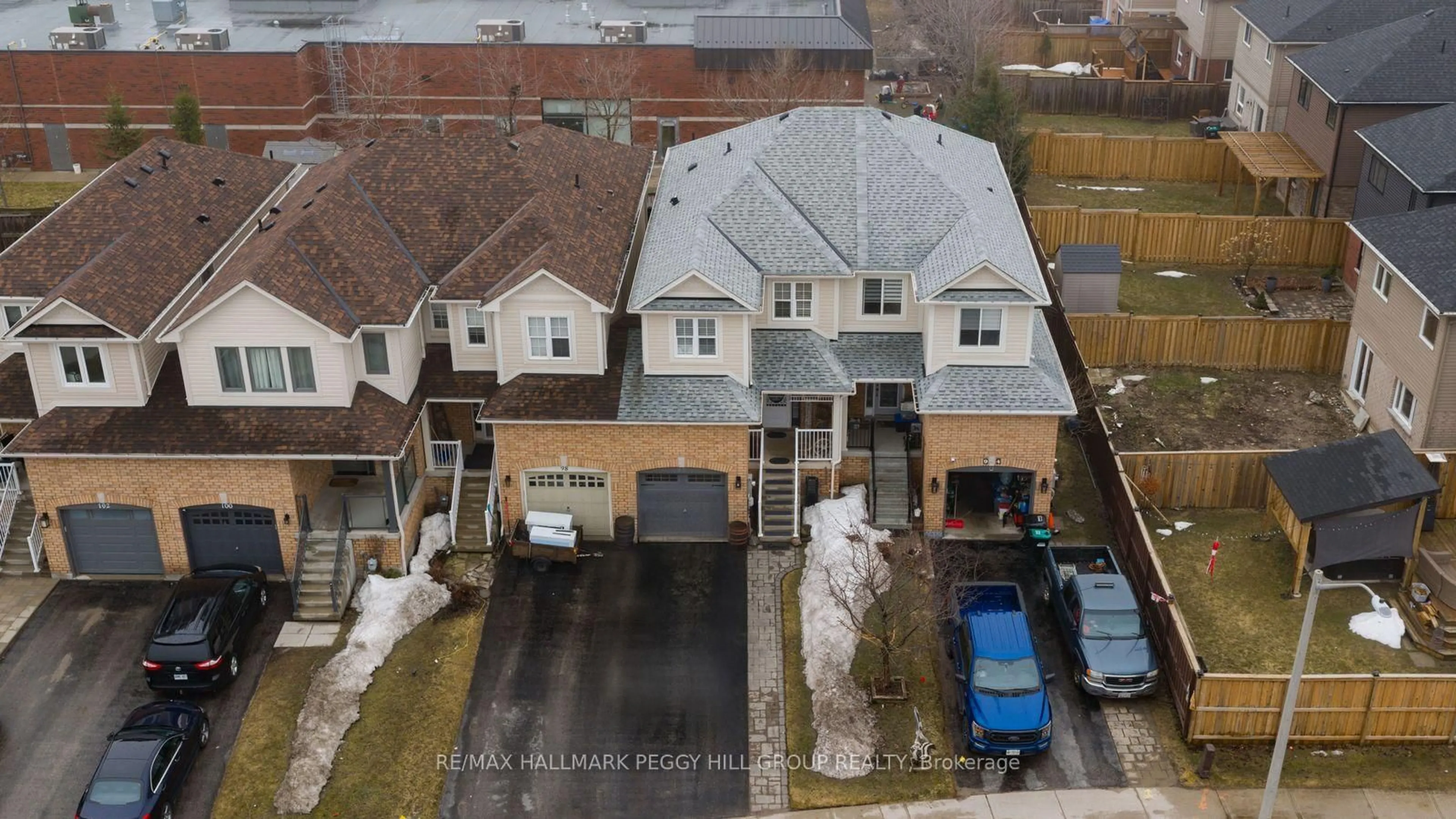 A pic from outside/outdoor area/front of a property/back of a property/a pic from drone, street for 96 Majesty Blvd, Barrie Ontario L4M 0E5