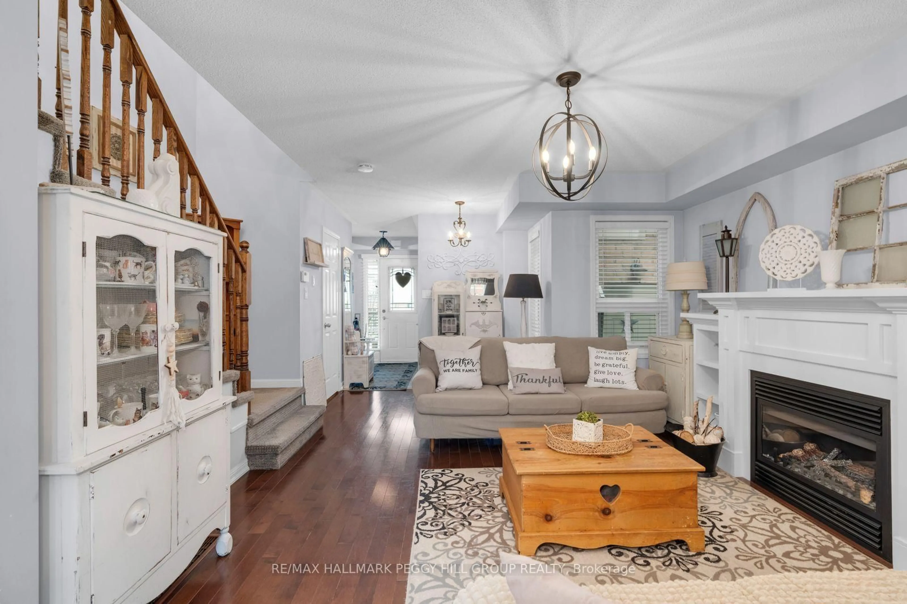 Living room with furniture, unknown for 96 Majesty Blvd, Barrie Ontario L4M 0E5