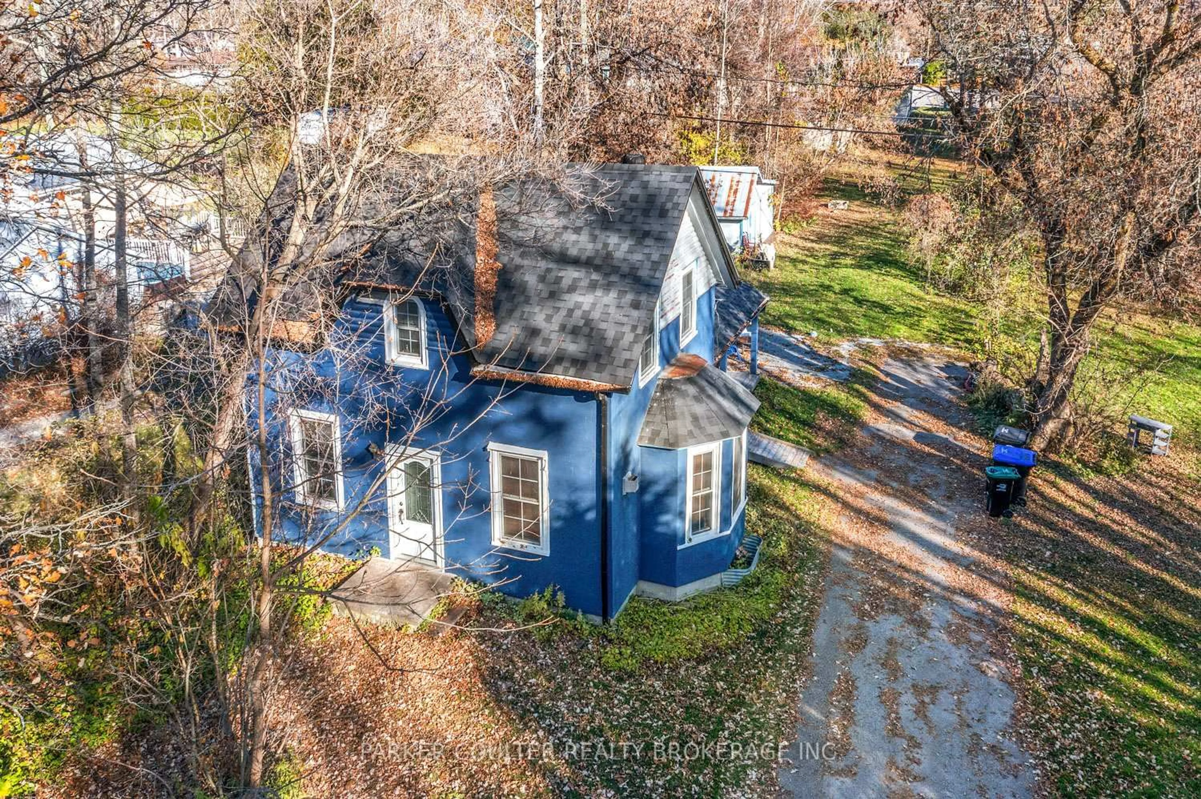 A pic from outside/outdoor area/front of a property/back of a property/a pic from drone, street for 57 Coldwater Rd, Severn Ontario L0K 1E0