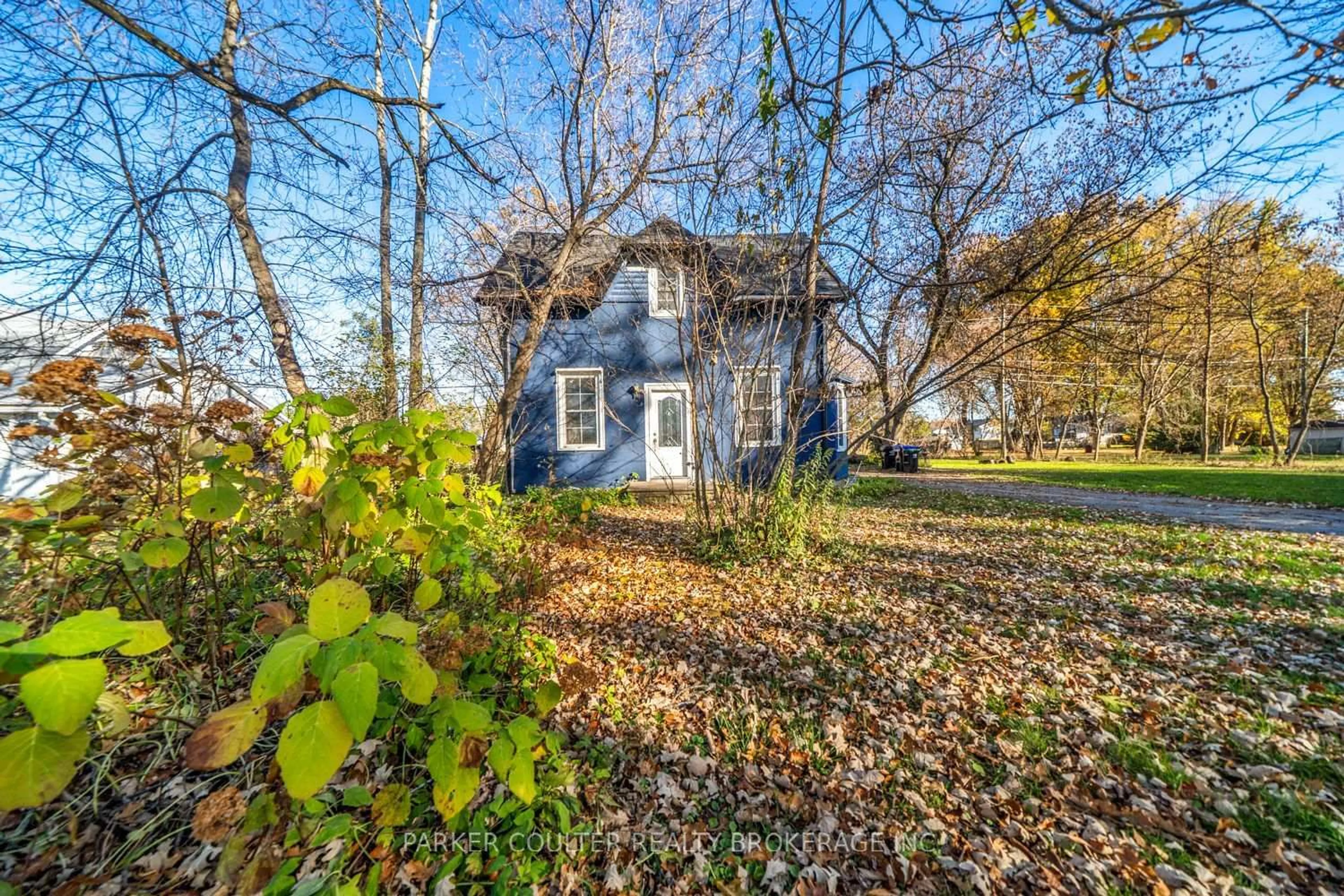 A pic from outside/outdoor area/front of a property/back of a property/a pic from drone, street for 57 Coldwater Rd, Severn Ontario L0K 1E0