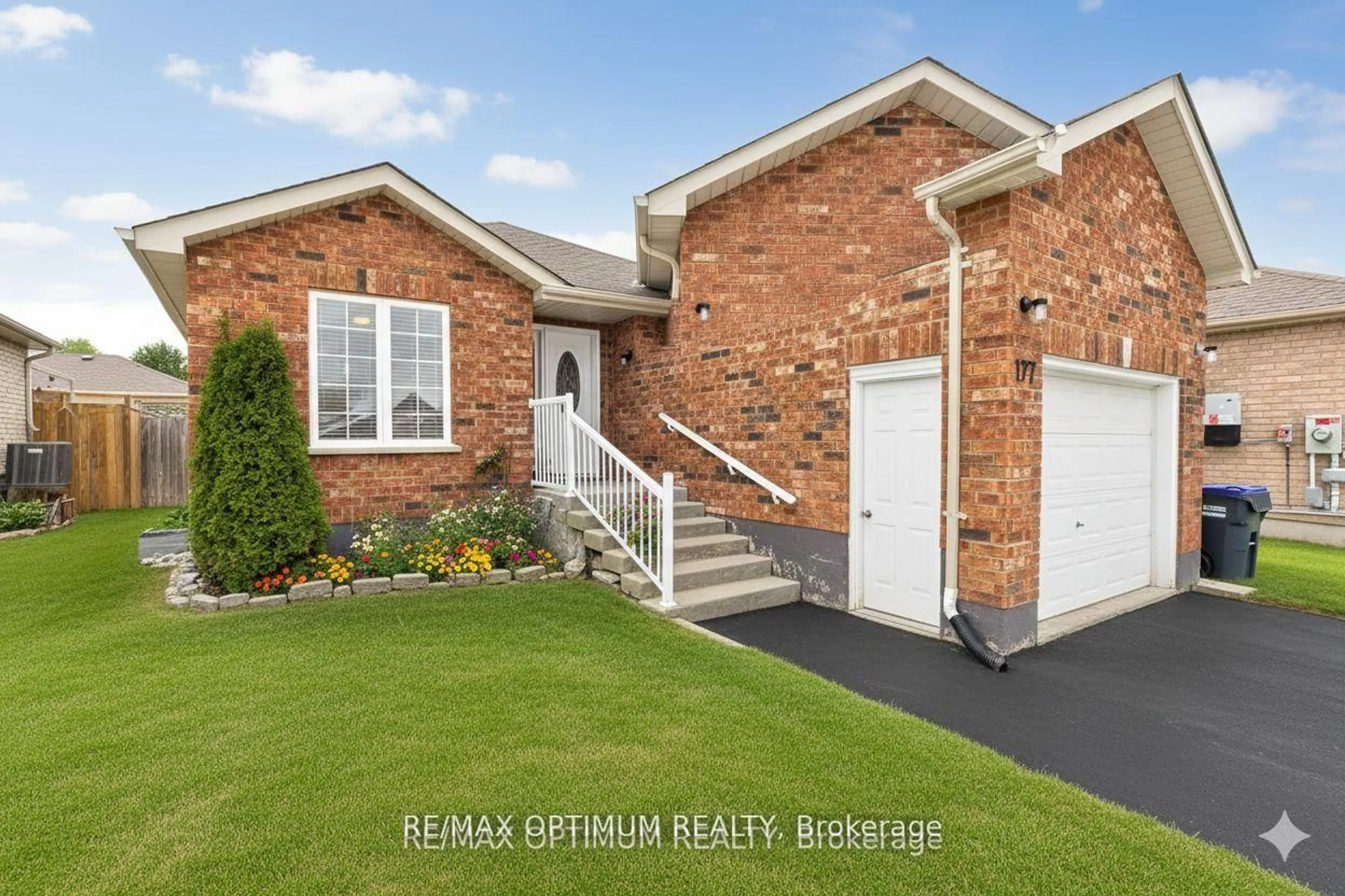 Home with brick exterior material, street for 177 Hanmer St, Barrie Ontario L4M 6W6