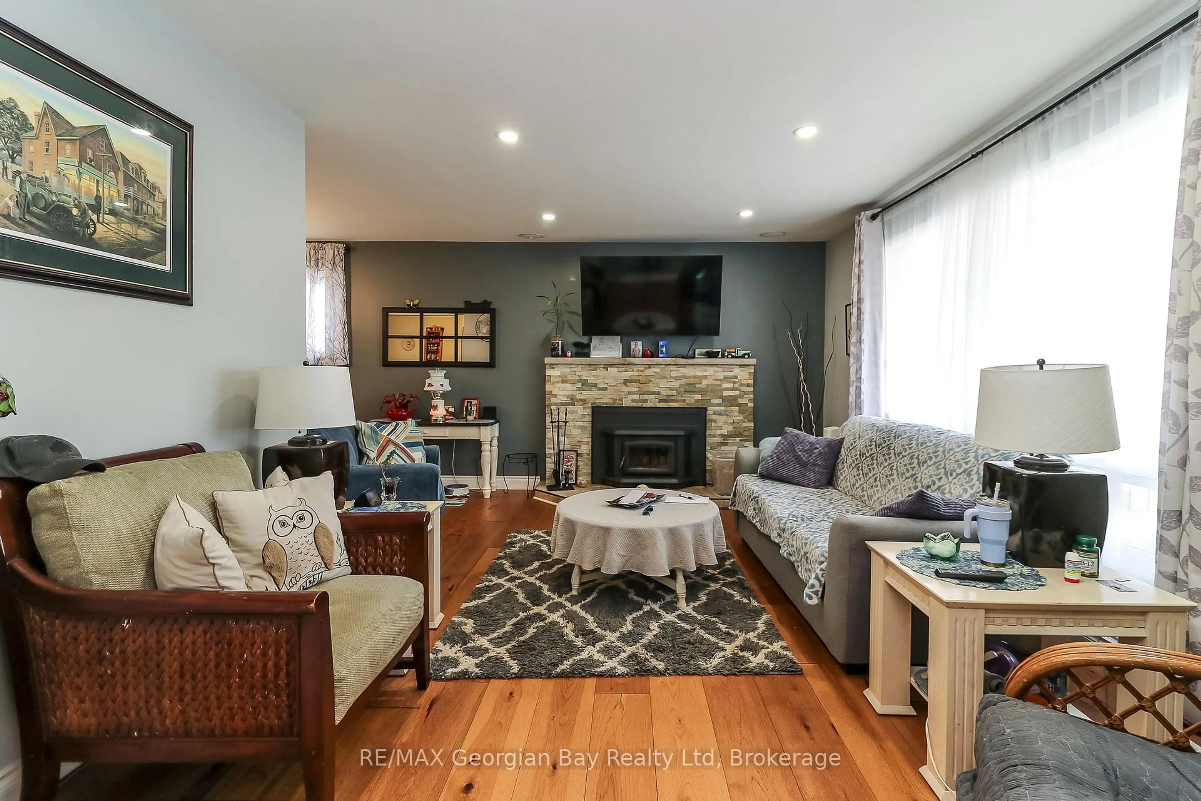 Living room with furniture, unknown for 57 MAPLE St, Tay Ontario L0K 2A0