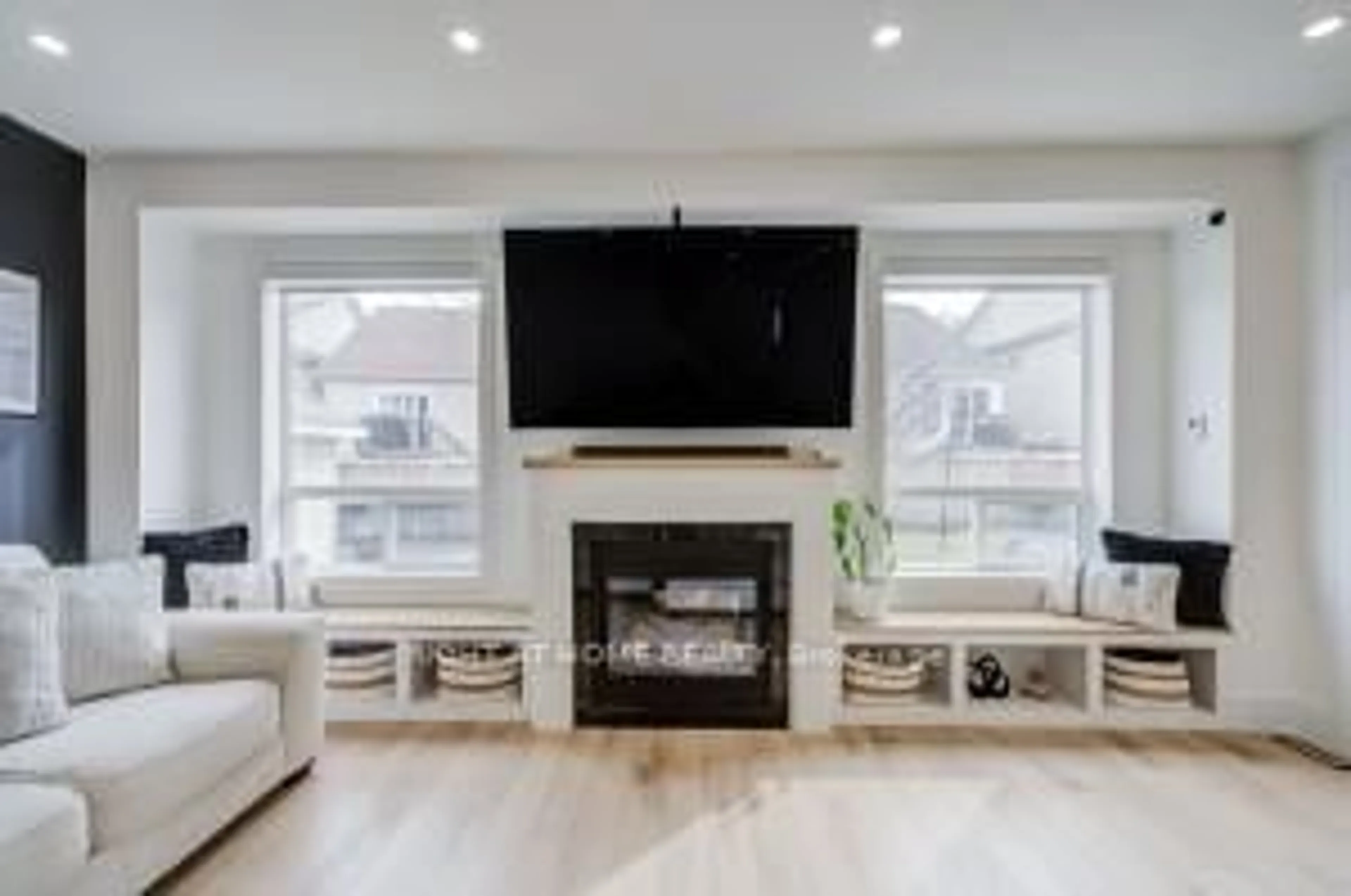 Home theater for 79 The Queensway Way, Barrie Ontario L4M 7J3