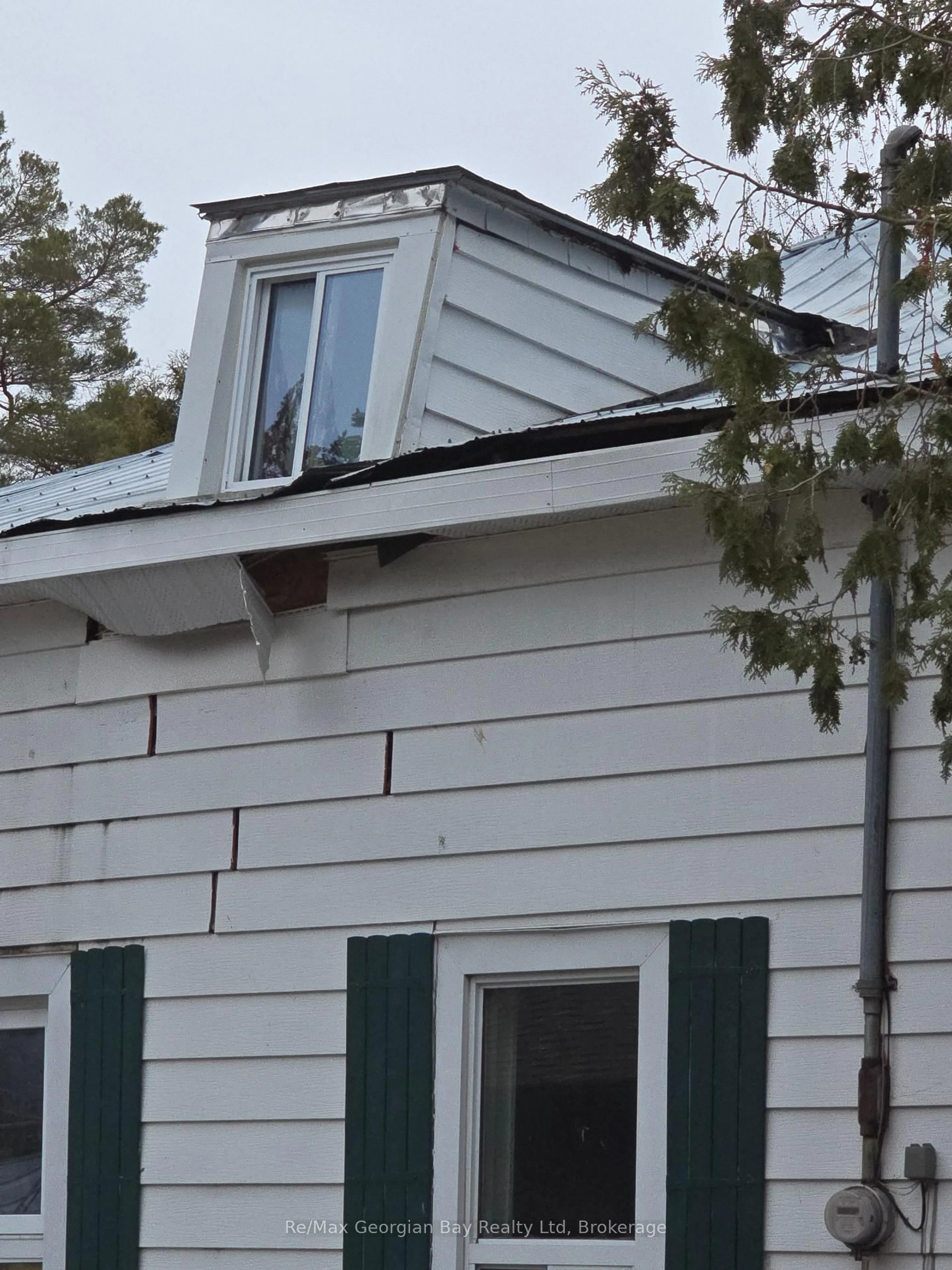 Home with vinyl exterior material, building for 8 MILL St, Severn Ontario L0K 1E0