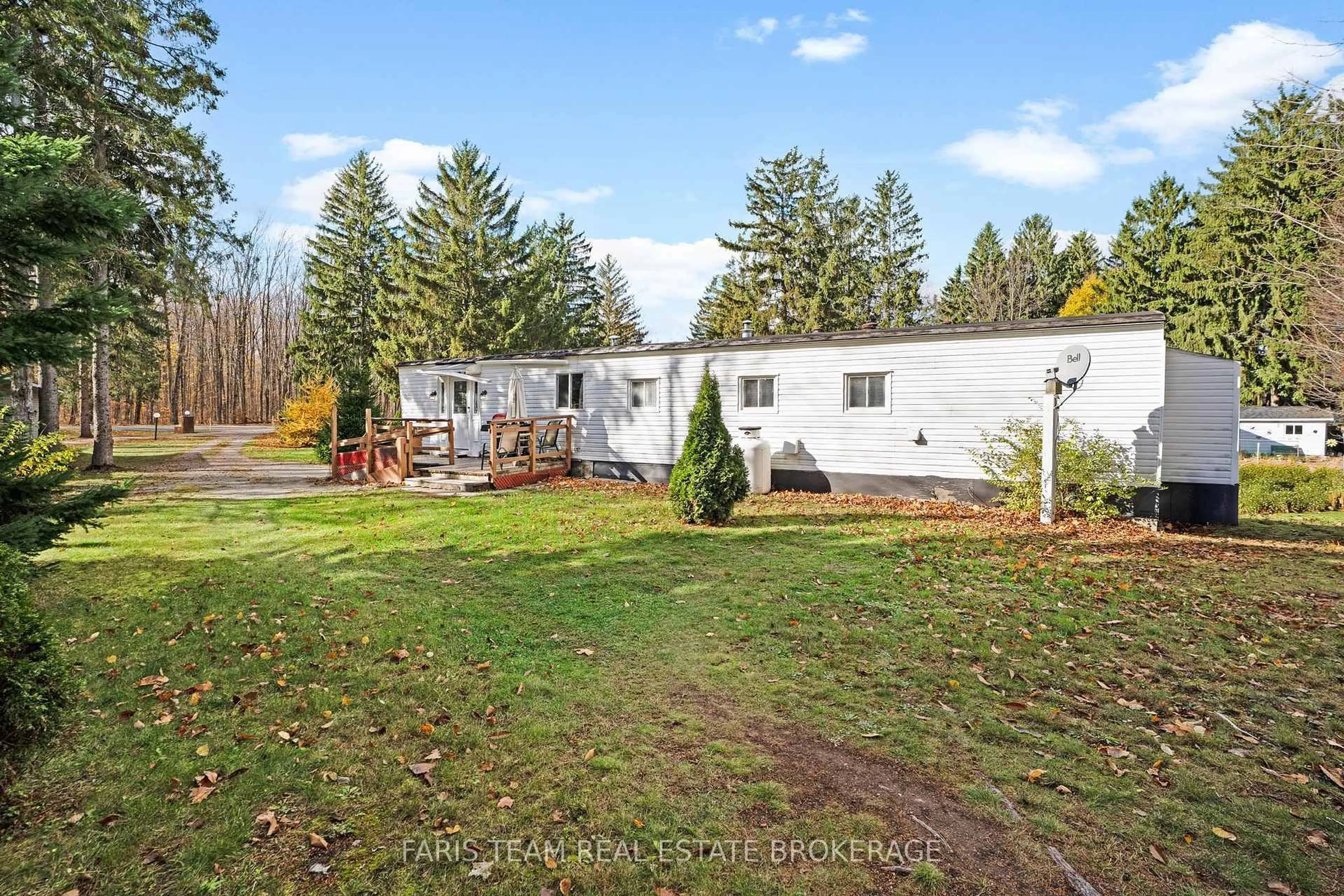 A pic from outside/outdoor area/front of a property/back of a property/a pic from drone, unknown for 2235 Ron Jones Road E5, Tay Ontario L4R 4K3