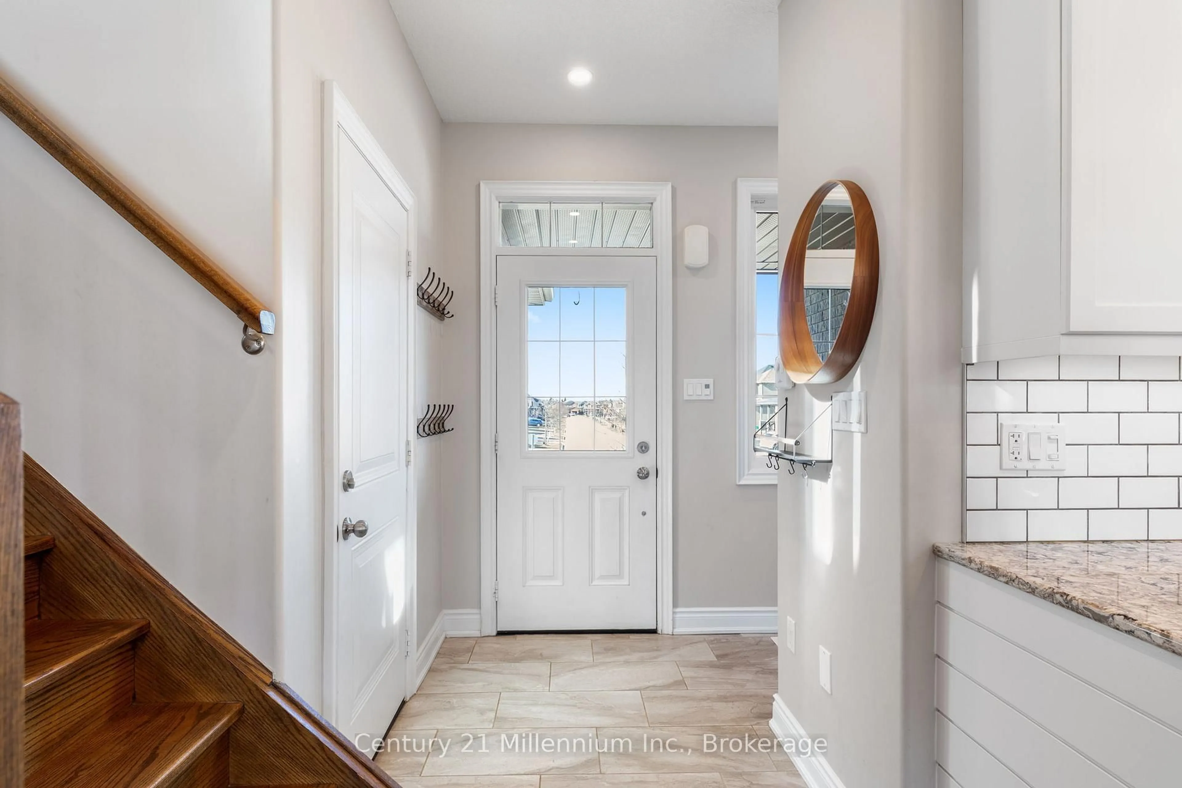 Indoor entryway for 103 Lockerbie Cres, Collingwood Ontario L9Y 0Y8