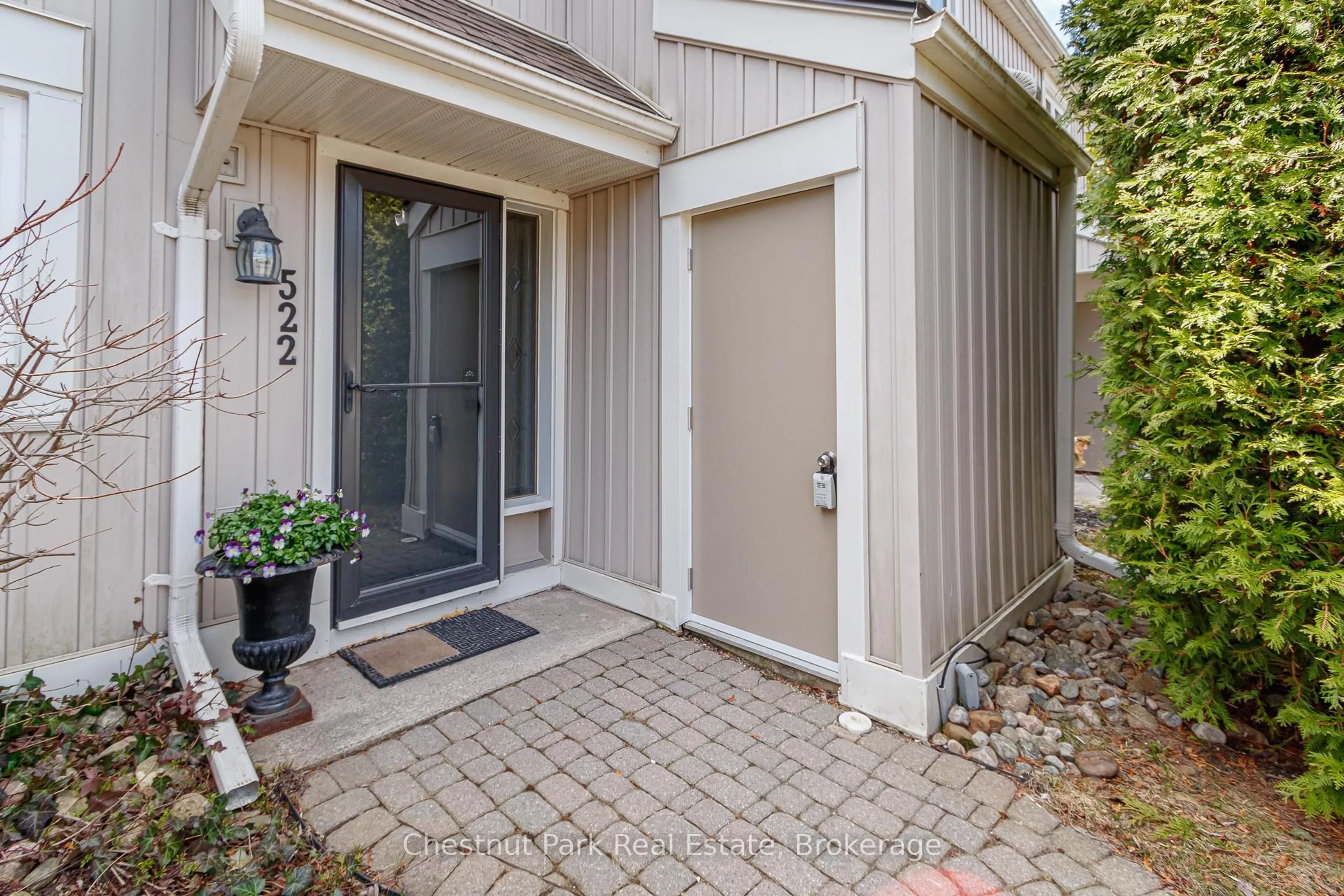Indoor entryway for 522 Oxbow Cres, Collingwood Ontario L9Y 5B4