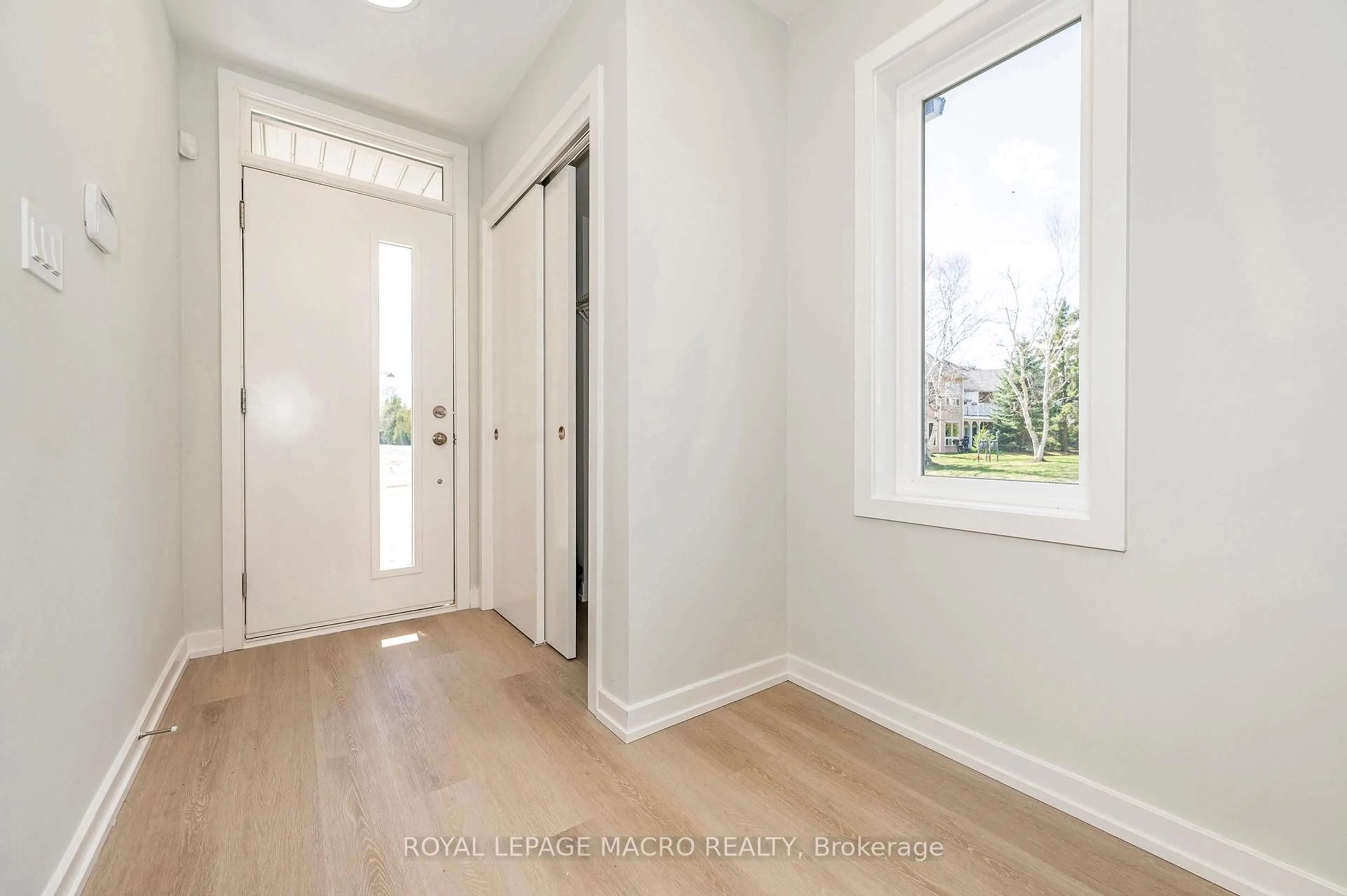 Indoor entryway for 2 Winters Cres, Collingwood Ontario L9Y 5T1