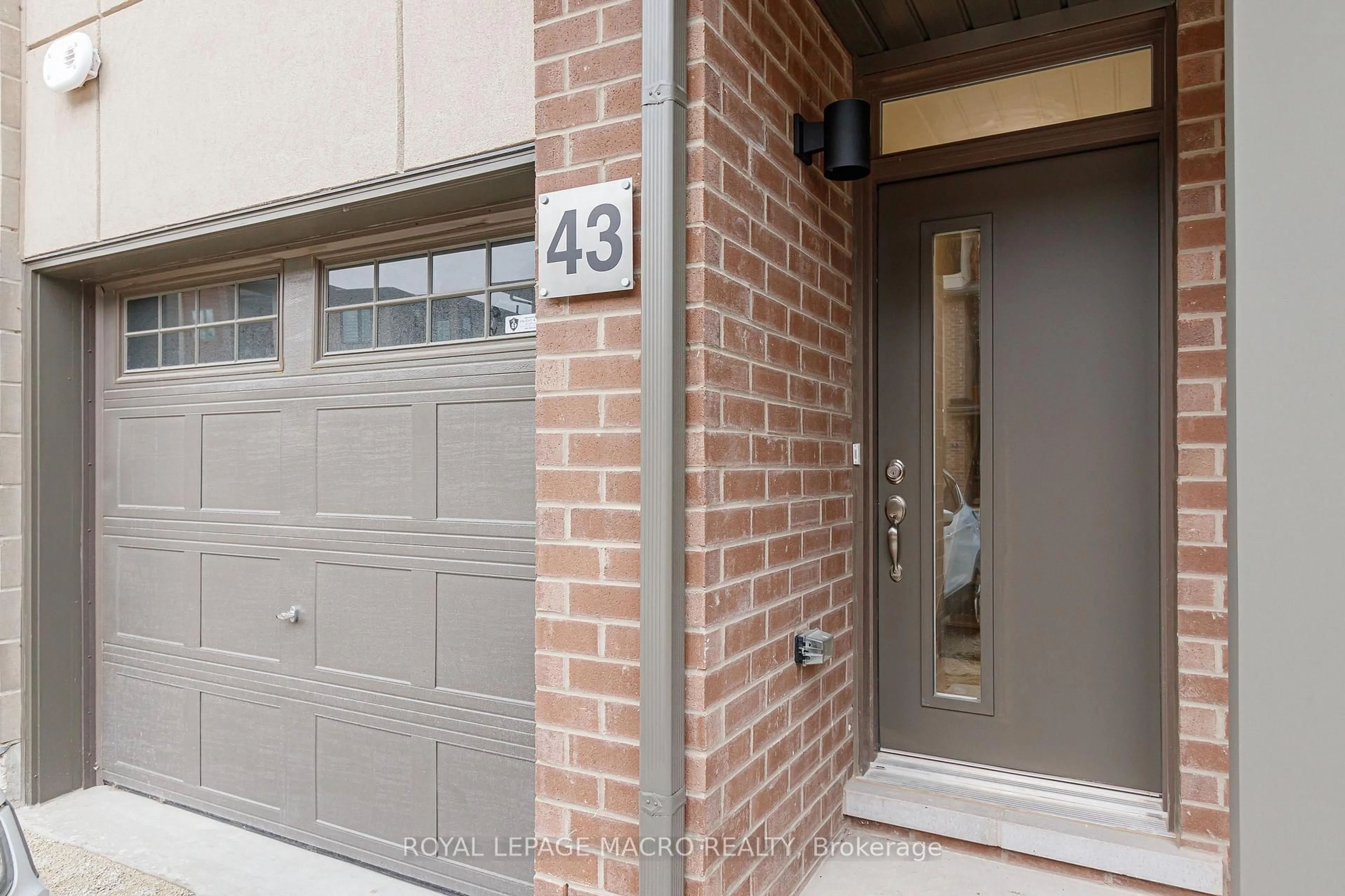 Home with brick exterior material, street for 43 Winters Cres, Collingwood Ontario L9Y 5T1