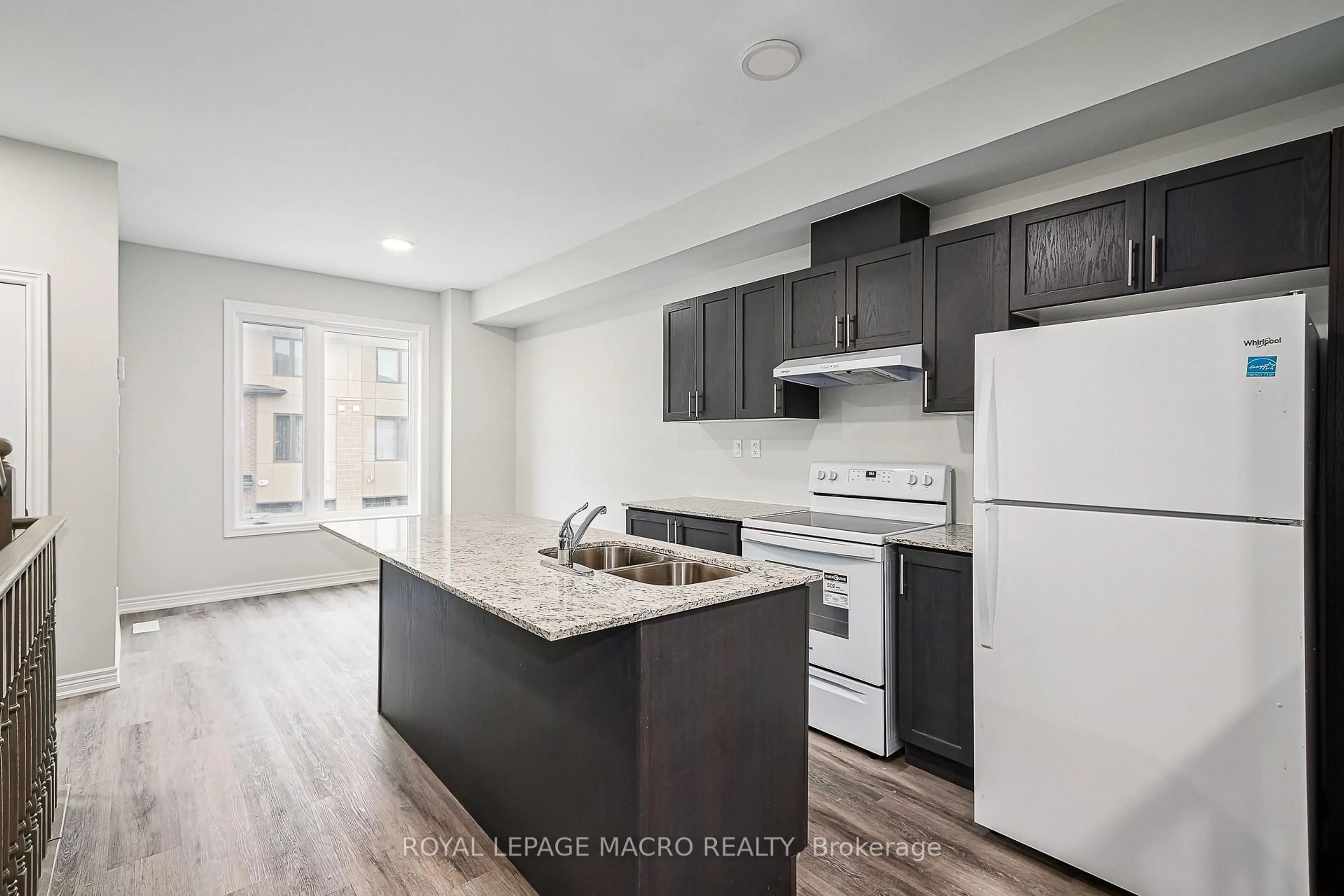 Standard kitchen, unknown for 43 Winters Cres, Collingwood Ontario L9Y 5T1