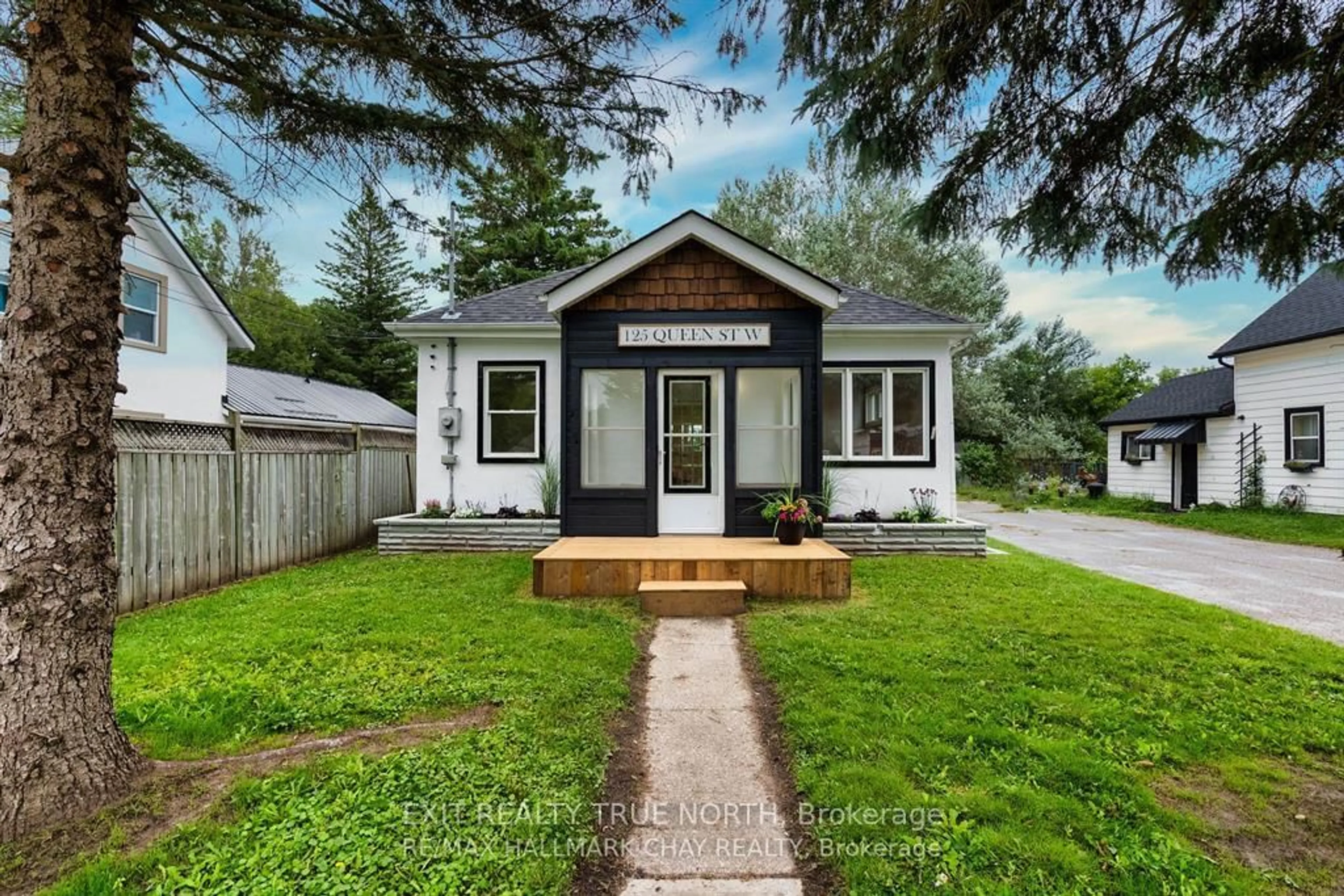 Home with vinyl exterior material, street for 125 Queen St, Springwater Ontario L0L 1P0