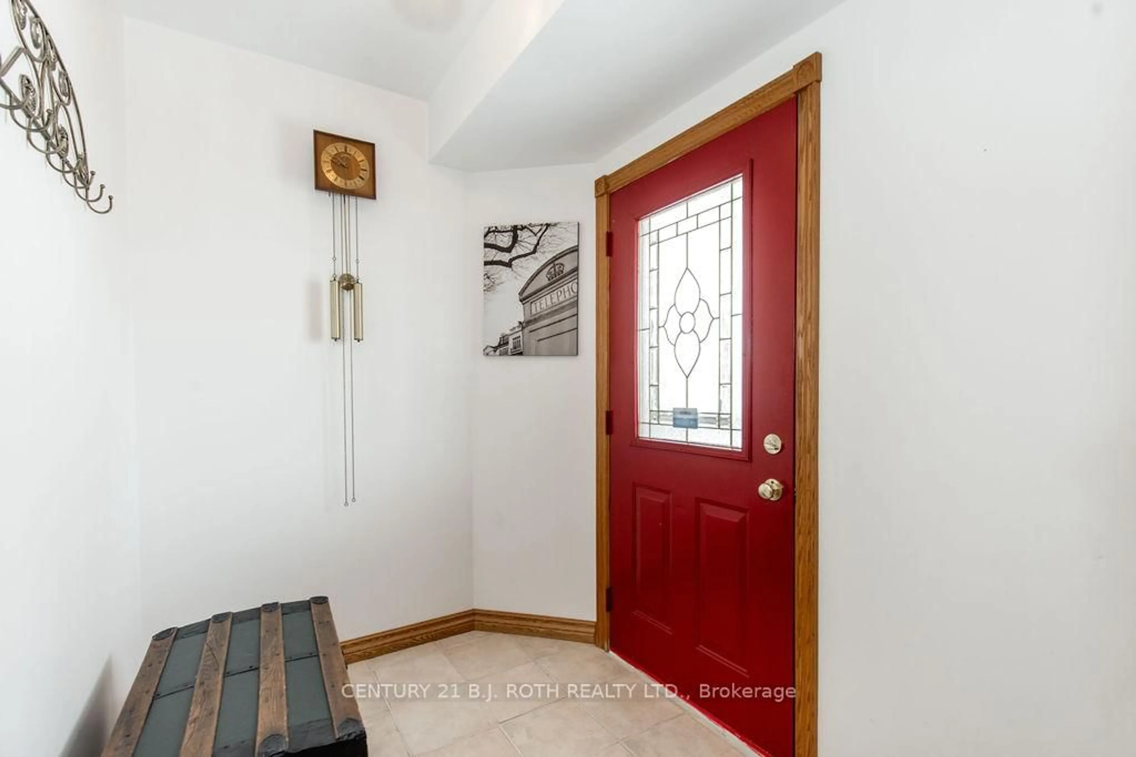 Indoor entryway for 1187 French Rd, Tay Ontario L4R 4K3