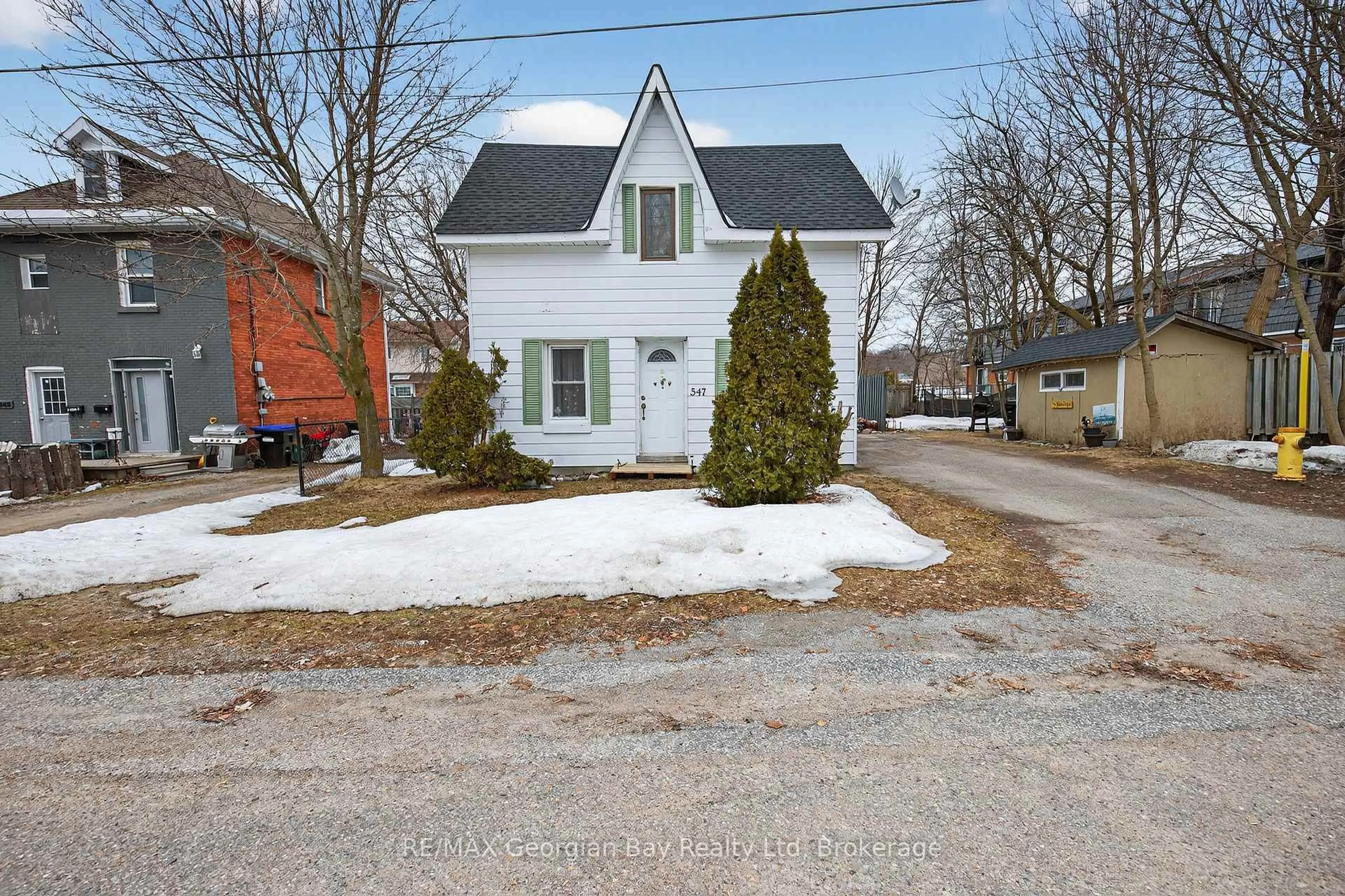 Unknown for 547 Nelson St, Midland Ontario L4R 3L7