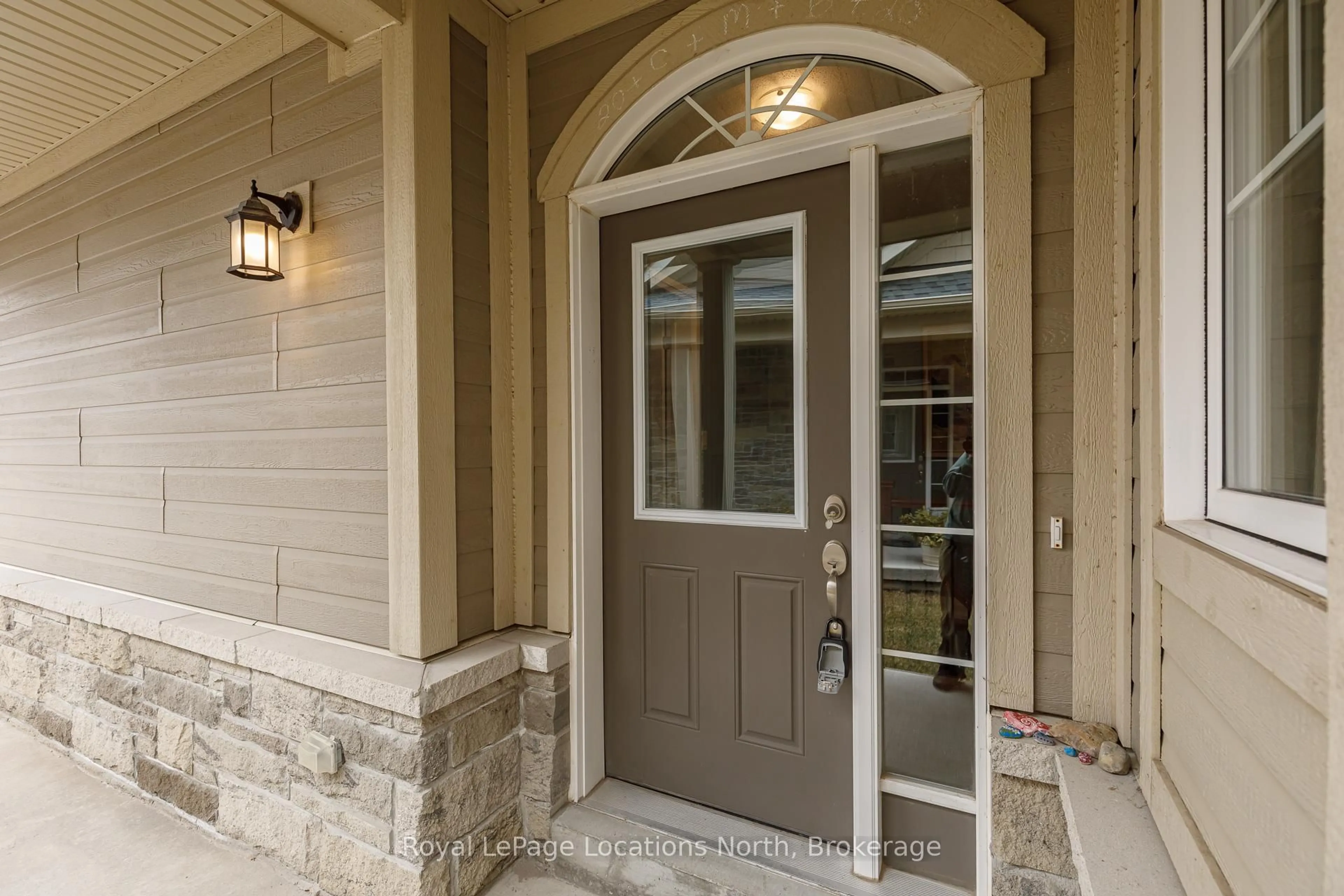 Indoor entryway for 68 Kari Cres, Collingwood Ontario L9Y 0Z7