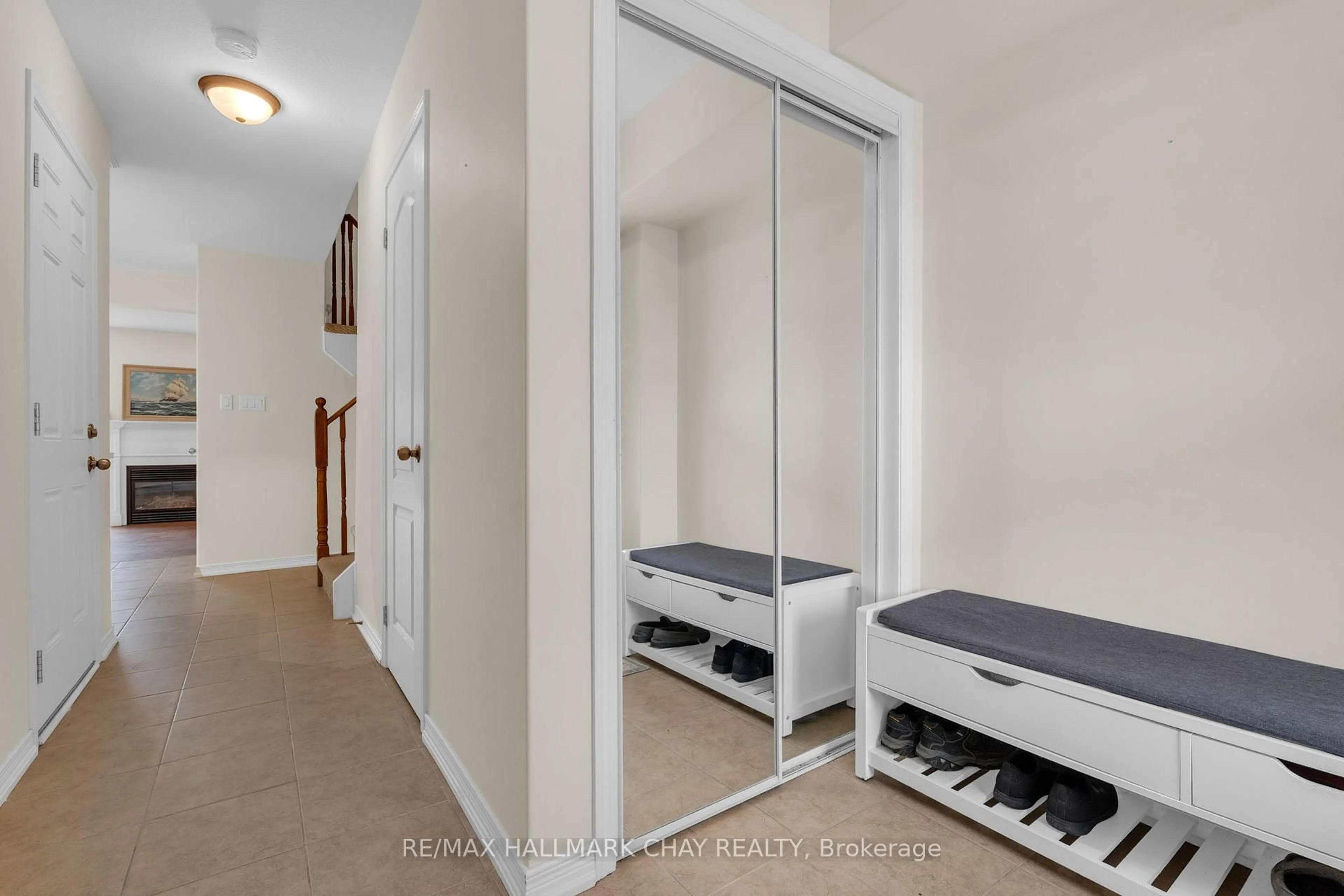 Indoor entryway for 75 Prince William Way #38, Barrie Ontario L4N 7P5