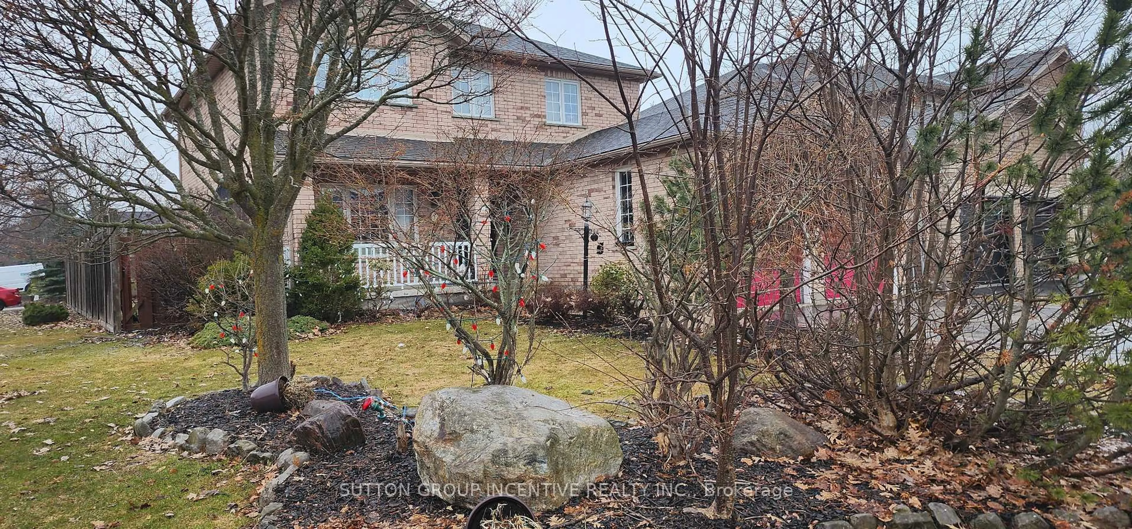 A pic from outside/outdoor area/front of a property/back of a property/a pic from drone, street for 1 Buman Crt, Barrie Ontario L4N 0L3