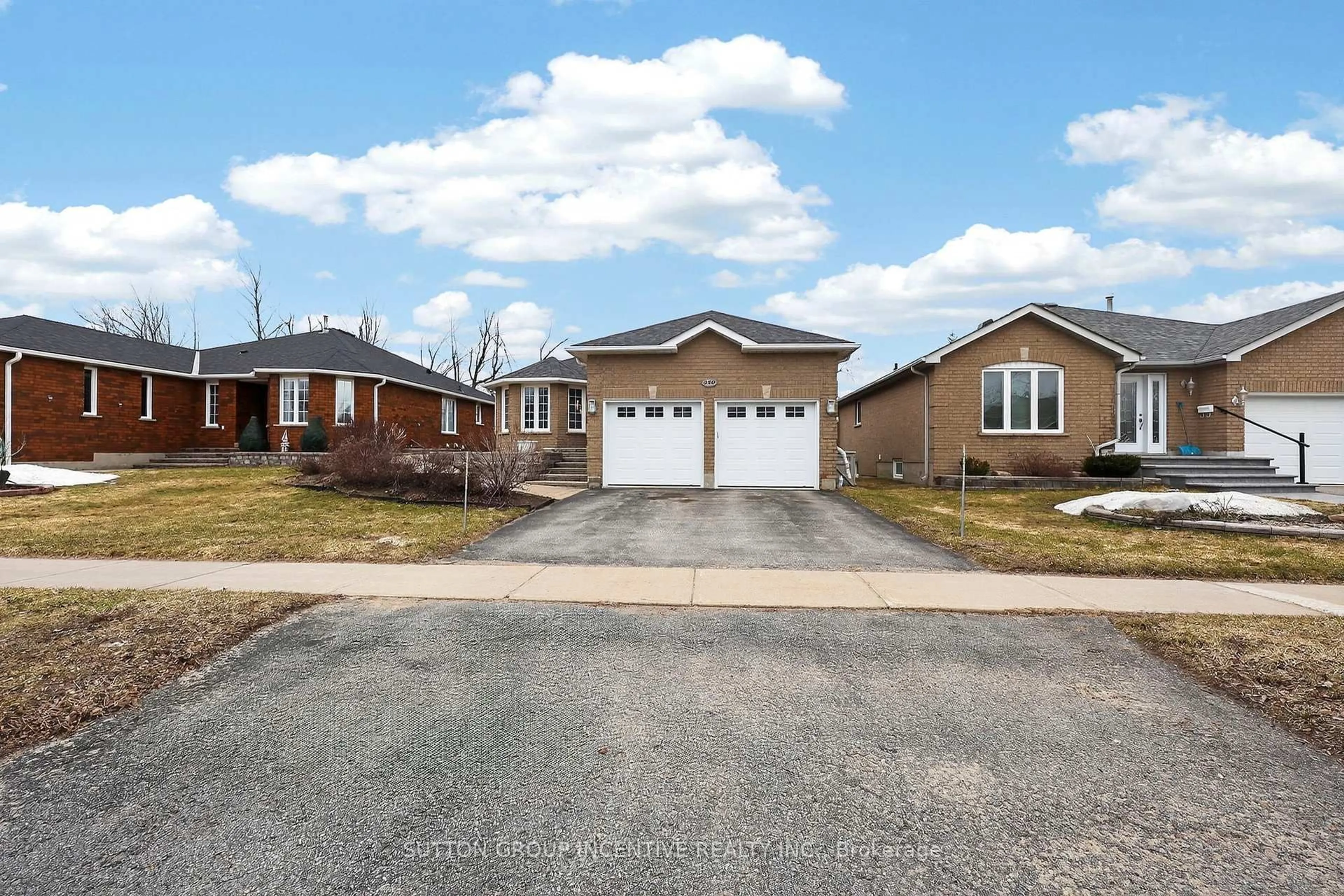 Home with brick exterior material, street for 350 Cundles Rd, Barrie Ontario L4N 7C8