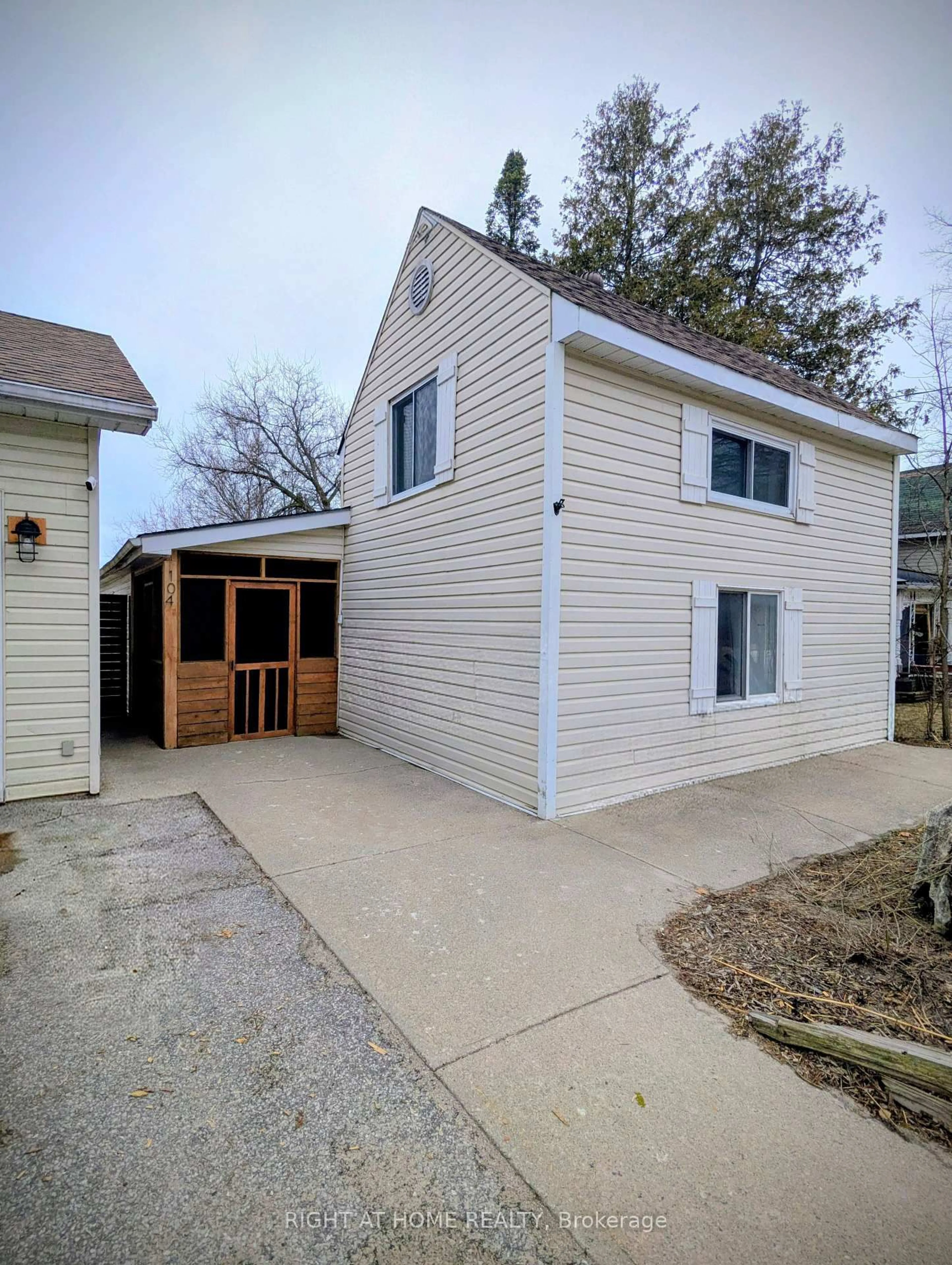 Unknown for 104 Richard St, Tay Ontario L0K 2A0