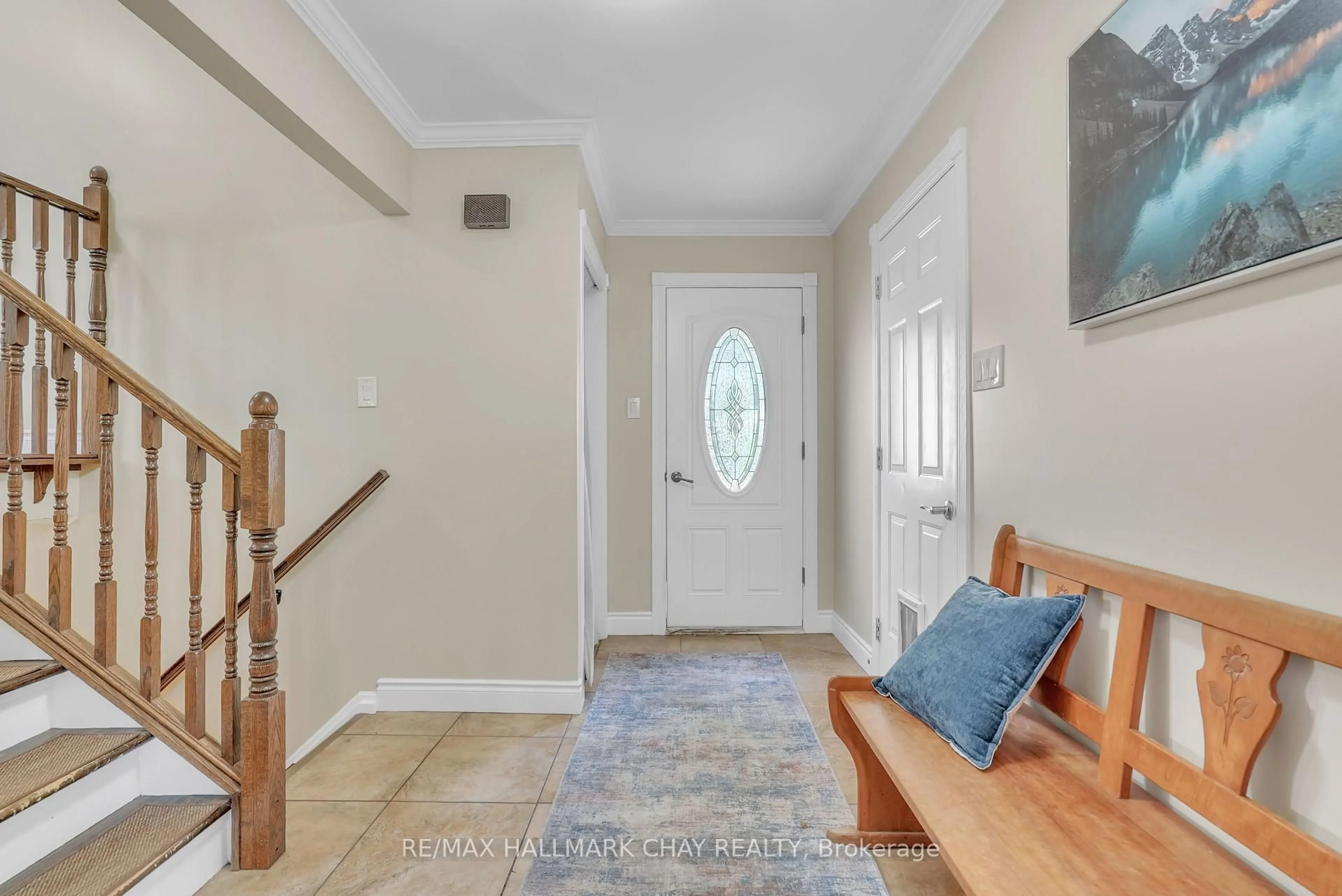 Indoor entryway for 15 Viel St, Penetanguishene Ontario L9M 1H8